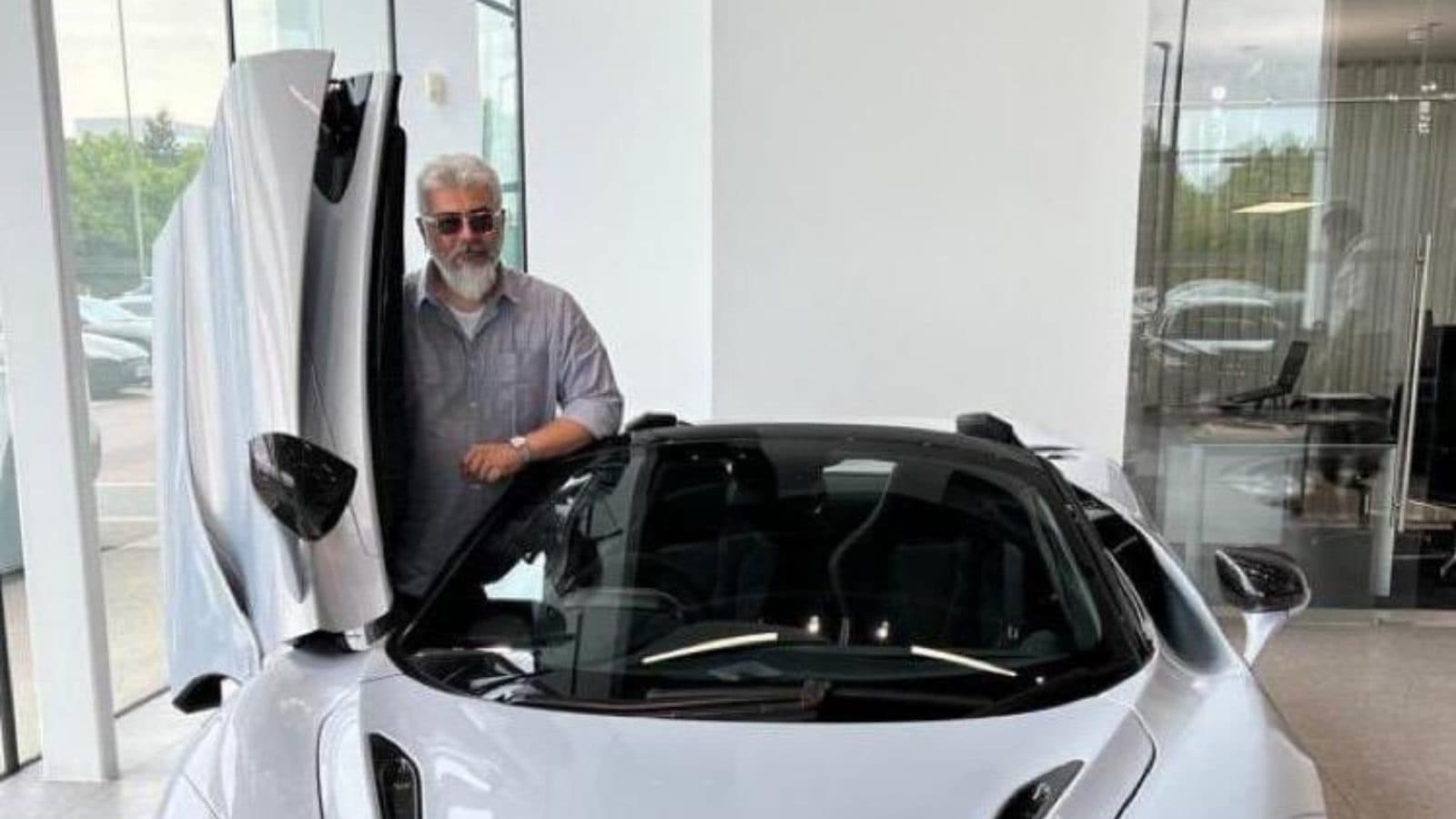 ரூ. 5 கோடி காருடன் அஜித்… வைரலாகும் லண்டன் புகைப்படங்கள்