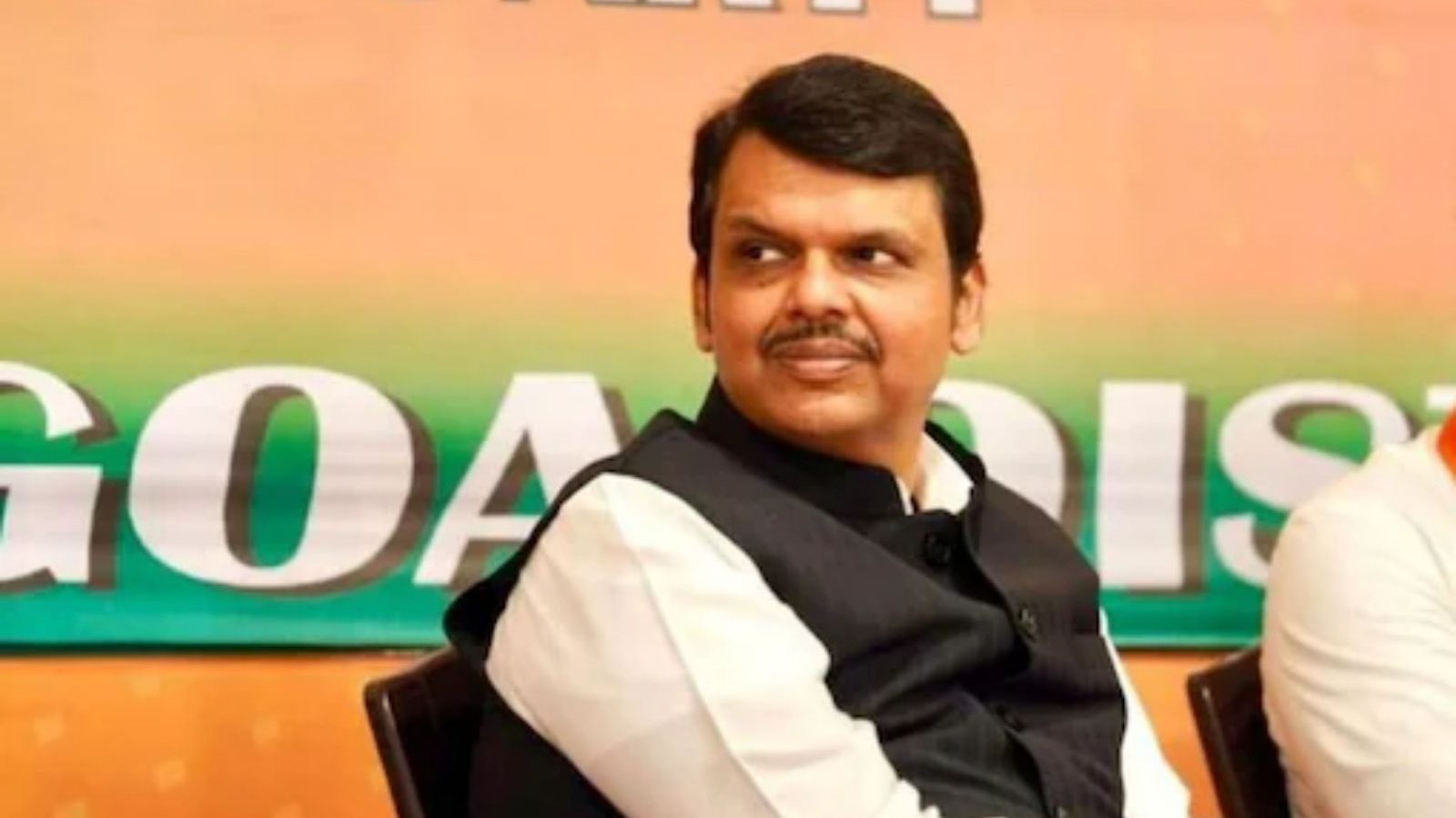 மகாராஷ்டிராவில் ஆட்சி அமைக்க உரிமை கோரும் தேவேந்திர பட்னாவிஸ்?