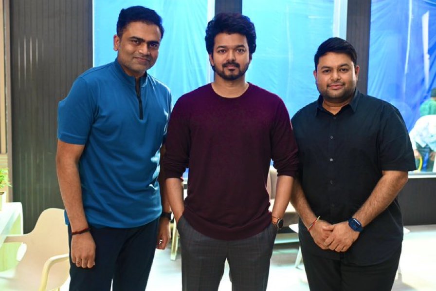  இப்படத்தில் விஜய்யுடன் இணைந்து, ராஷ்மிகா மந்தனா, பிரகாஷ் ராஜ், பிரபு, சரத்குமார், ஸ்ரீகாந்த், ஷாம், சங்கீதா கிரிஷ் மற்றும் சம்யுக்தா ஆகியோர் நடித்துள்ளனர். படத்திற்கு இசை தமன்.
