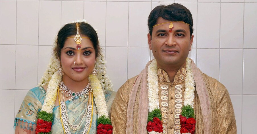  அதில்,”  என் கணவர் வித்யாசாகர் இழப்பால் மிகவும் மனமுடைந்துள்ளேன்.  பத்திரிகை நண்பர்கள் அனைவரும் எங்கள் சூழ்நிலையை புரிந்து கொண்டு எங்களுடைய தனிப்பட்ட விஷயங்களுக்கு மதிப்பளித்து இனியும் இதுகுறித்து எந்த ஒரு தவறான செய்தியும் ஒளிபரப்ப வேண்டாம் என கேட்டுக்கொள்கிறேன்” என தெரிவித்துள்ளார்.