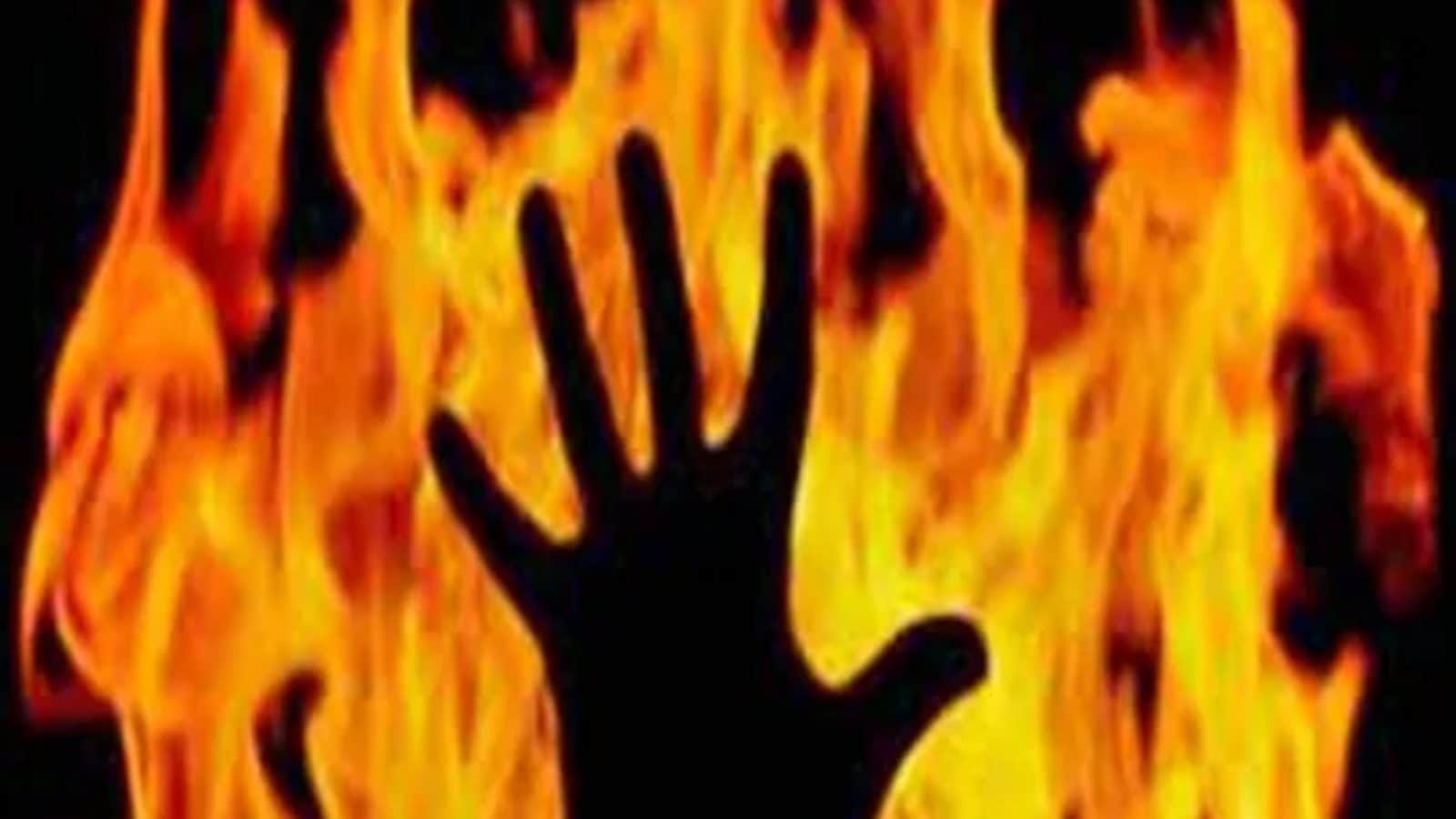 கள்ளக்காதல் விவகாரம் கணவனுக்கு தெரிந்ததால் தீக்குளித்து மனைவி தற்கொலை - பல்லாவரத்தில் சோகம்