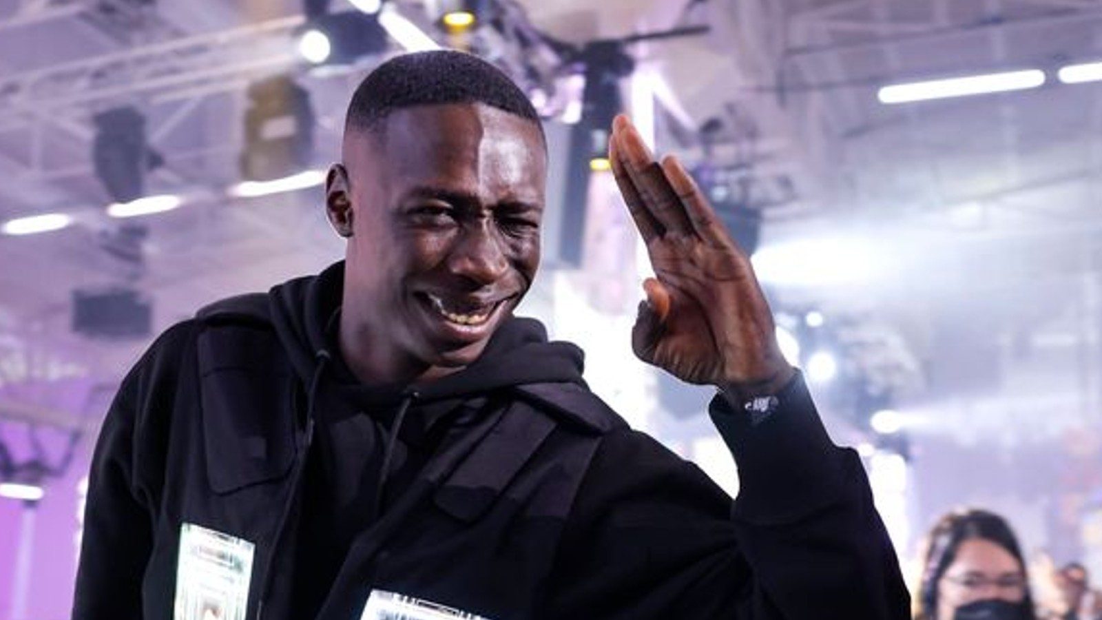 யார் இந்த 