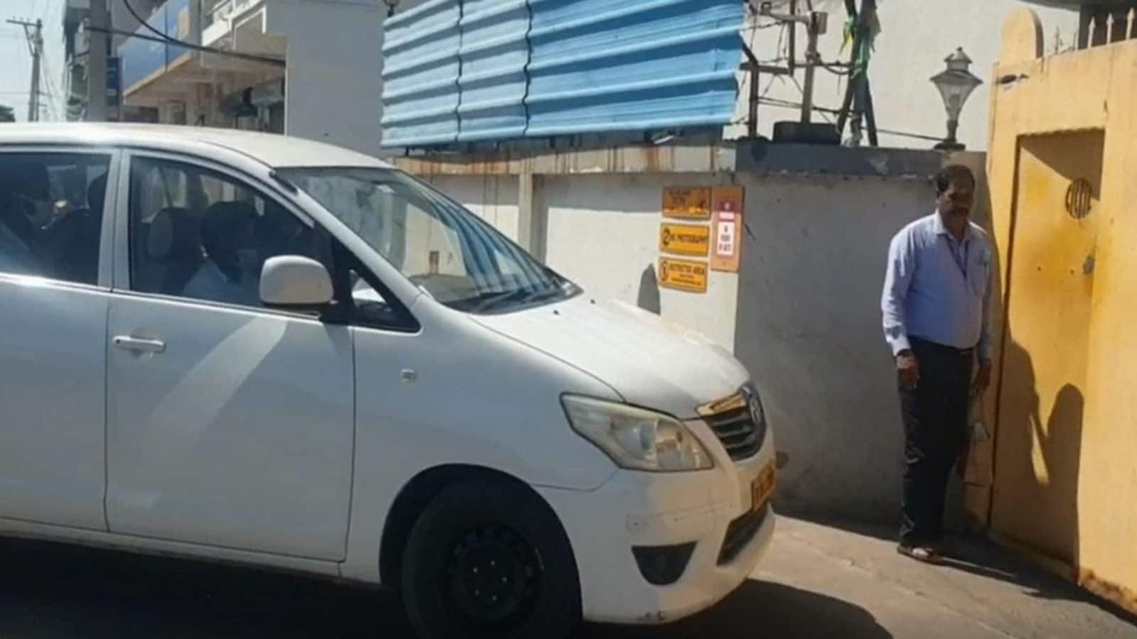 எம்ஜிஎம் நிறுவனத்திற்கு சொந்தமான விழுப்புரம் மதுபான தொழிற்சாலையில் வருமான வரித்துறை ரெய்டு