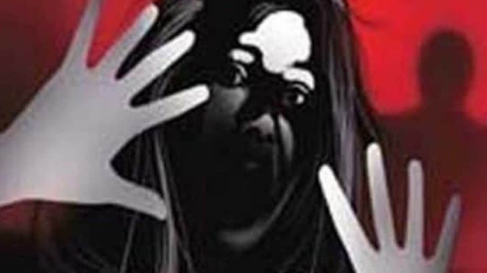 இரும்பு சங்கிலியால் கட்டிப்போட்டு மனைவி பாலியல் பலாத்காரம்...  நண்பருடன் தொழிலதிபர் கைது