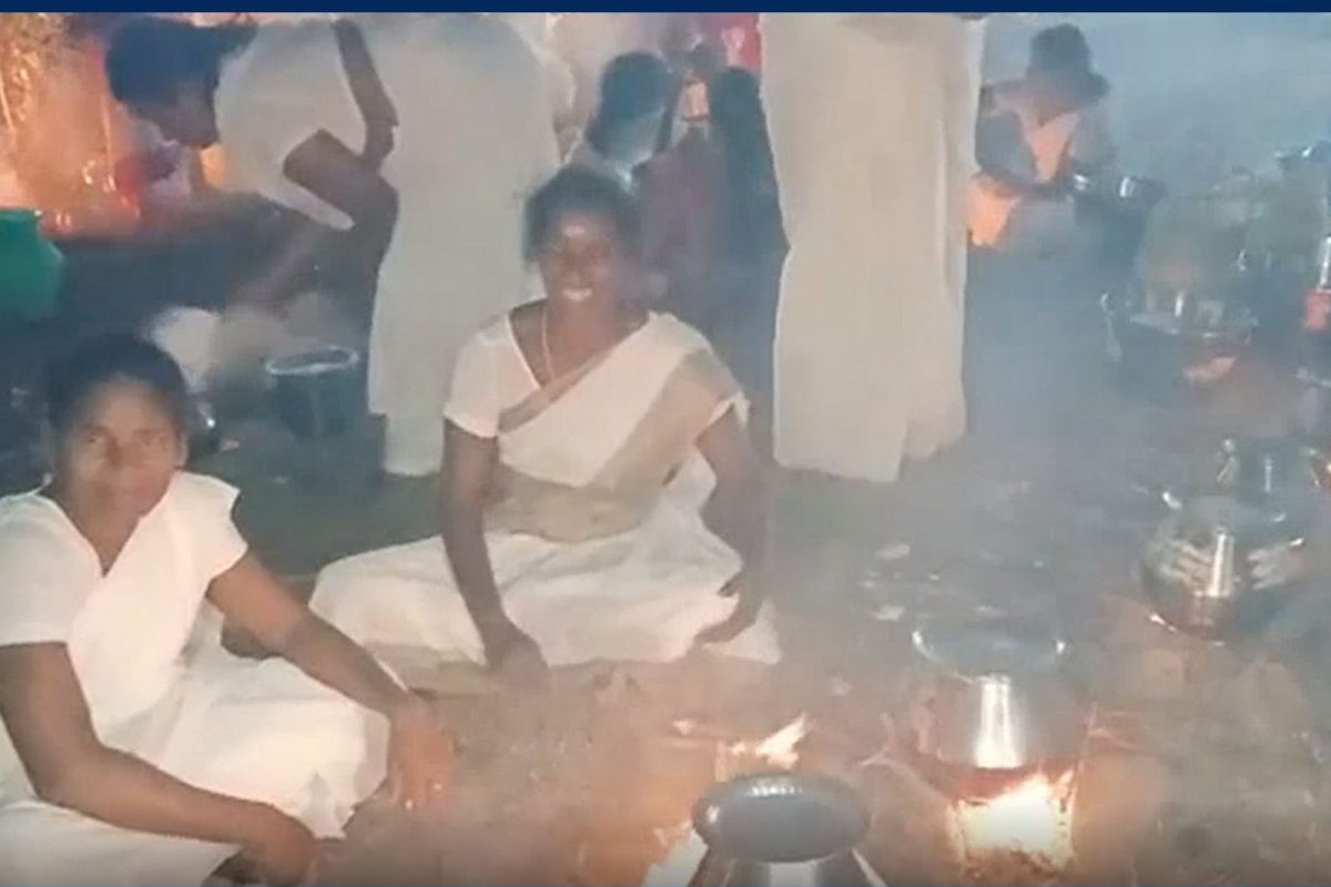 சுமங்கலி பெண்கள் விதவை கோலத்தில் வழிபாடு