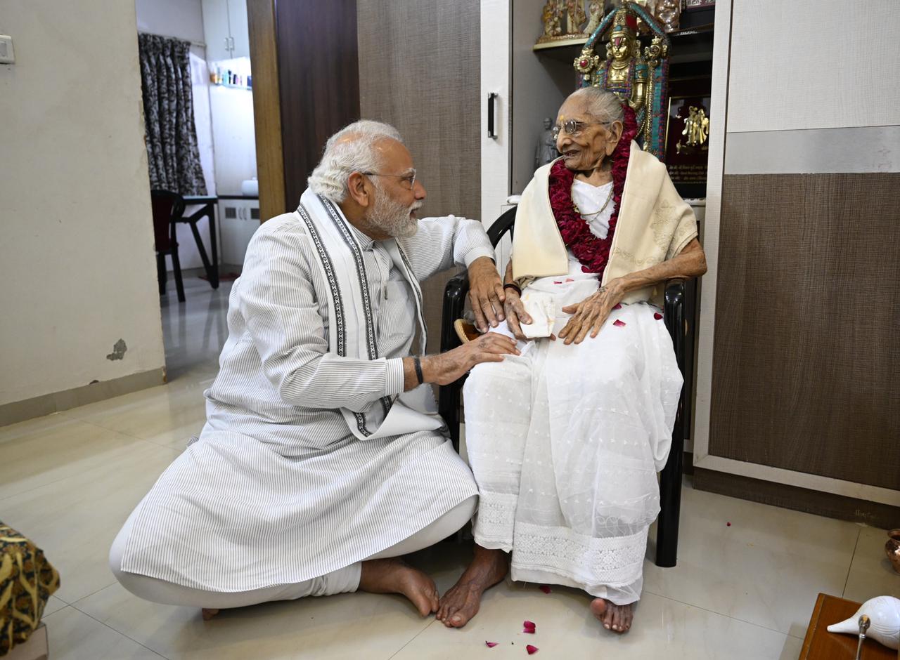  'சிவாஜி நு ஹலர்து' என்று எங்களைத் தாலாட்டித் தூங்க வைப்பார். அந்த நினைவுகள் எல்லாம் என்றும் மறக்காது .