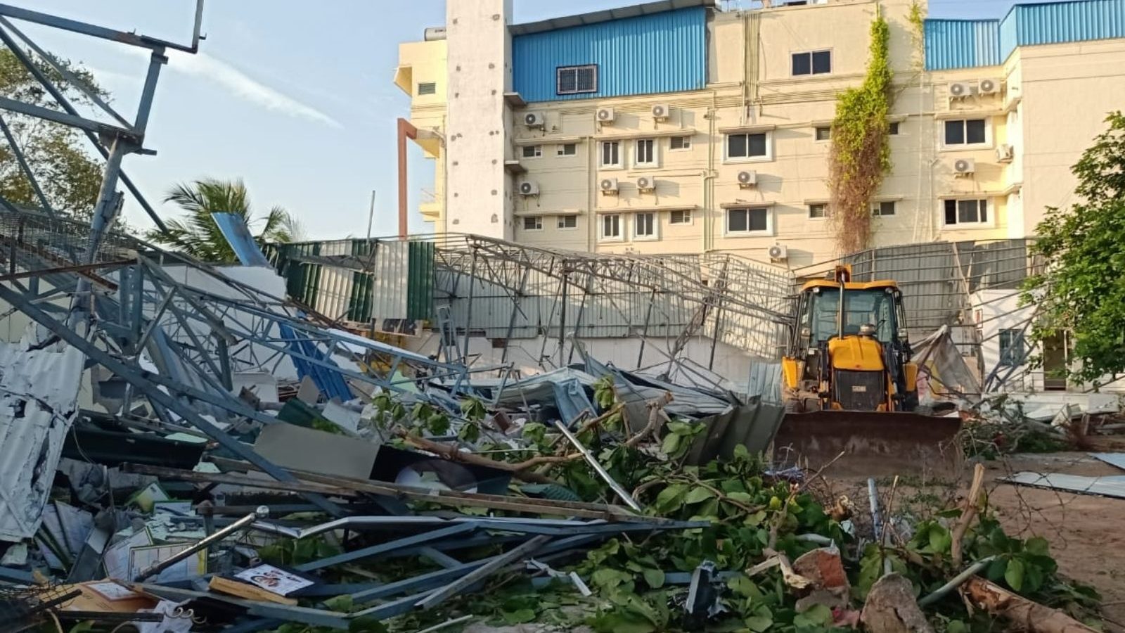 ஜெயலலிதா பெயரில் இயங்கி வந்த அம்மா இல்லத்தை இடித்து தரைமட்டமாக்கிய அதிமுக பிரமுகர்