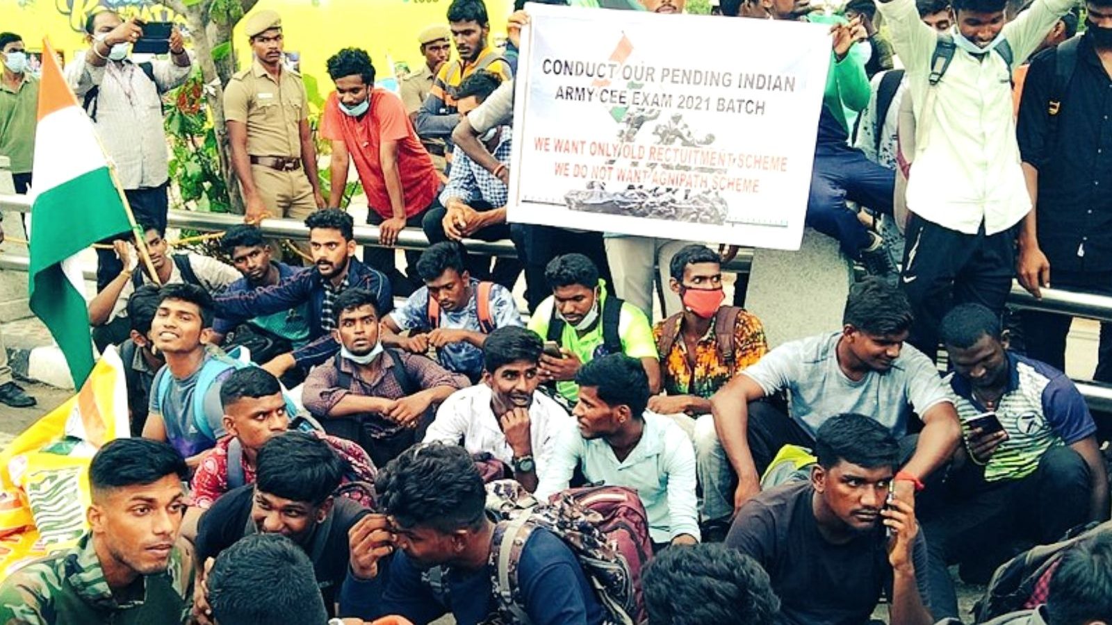 அக்னிபத் திட்டத்திற்கு எதிராக சென்னையில் இளைஞர்கள் போராட்டம்