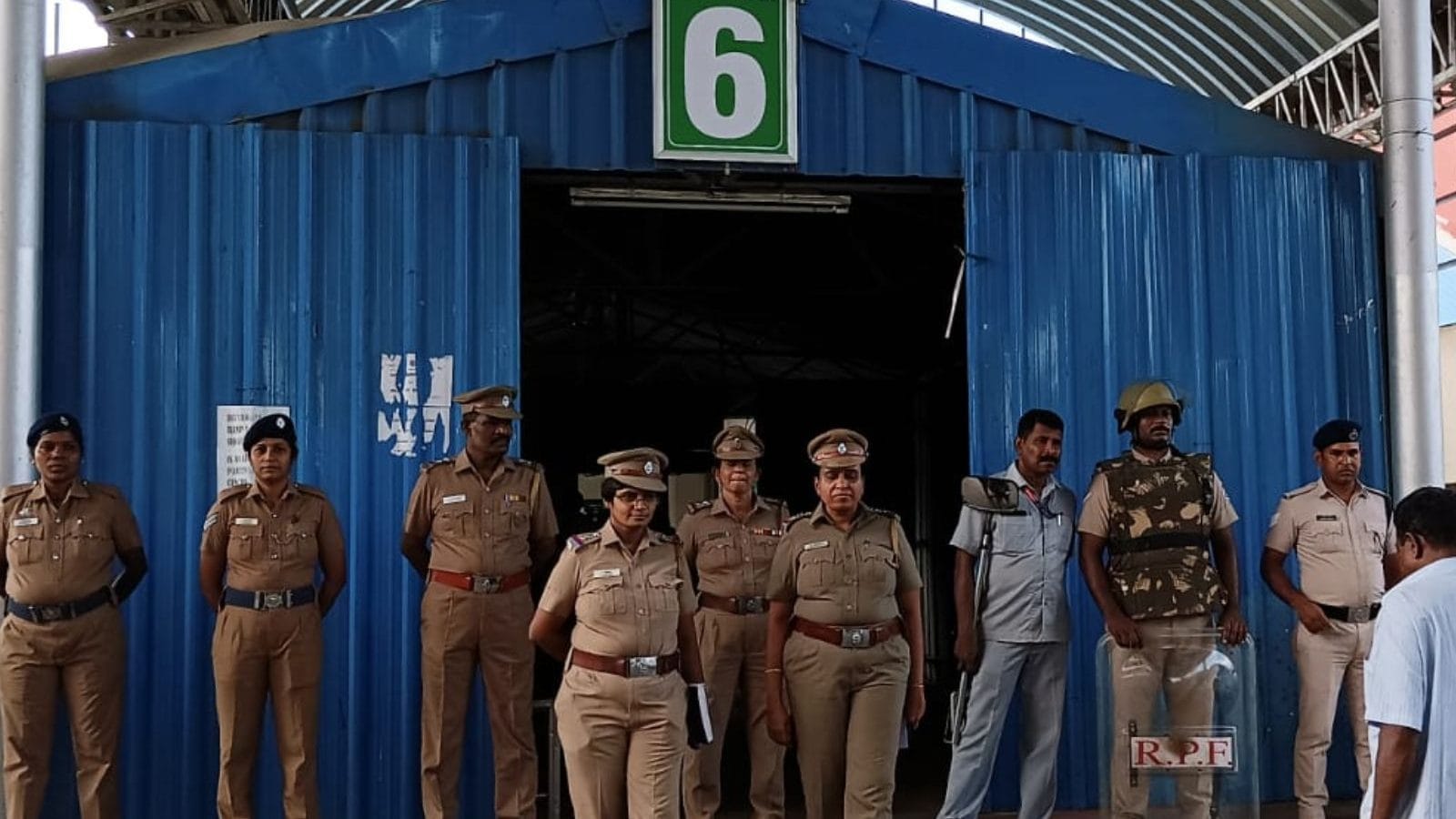 அக்னிபத் போராட்டம்: சென்ட்ரல், எழும்பூர் ரயில் நிலையங்களில் போலீஸ் குவிப்பு