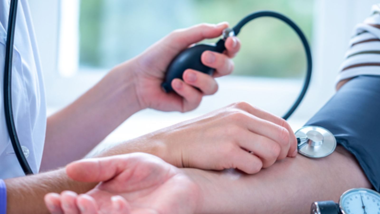 இரத்த அழுத்தம் அளவுக்கு மீறி சென்றுவிட்டதா..? இந்த உணவுகளை தினமும் சேர்த்துக்கொள்ளுங்கள்..!