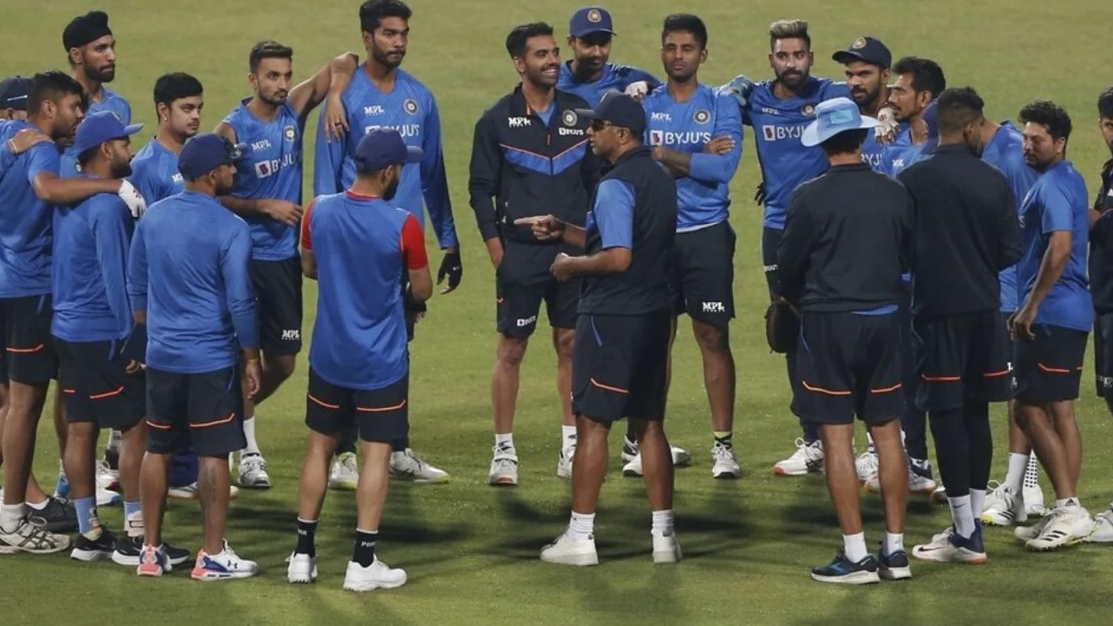 கே.எல்.ராகுல், குல்தீப் யாதவ் விலகல்... இந்திய அணியின் விளையாடும் 11 வீரர்கள் இவர்கள் தான்