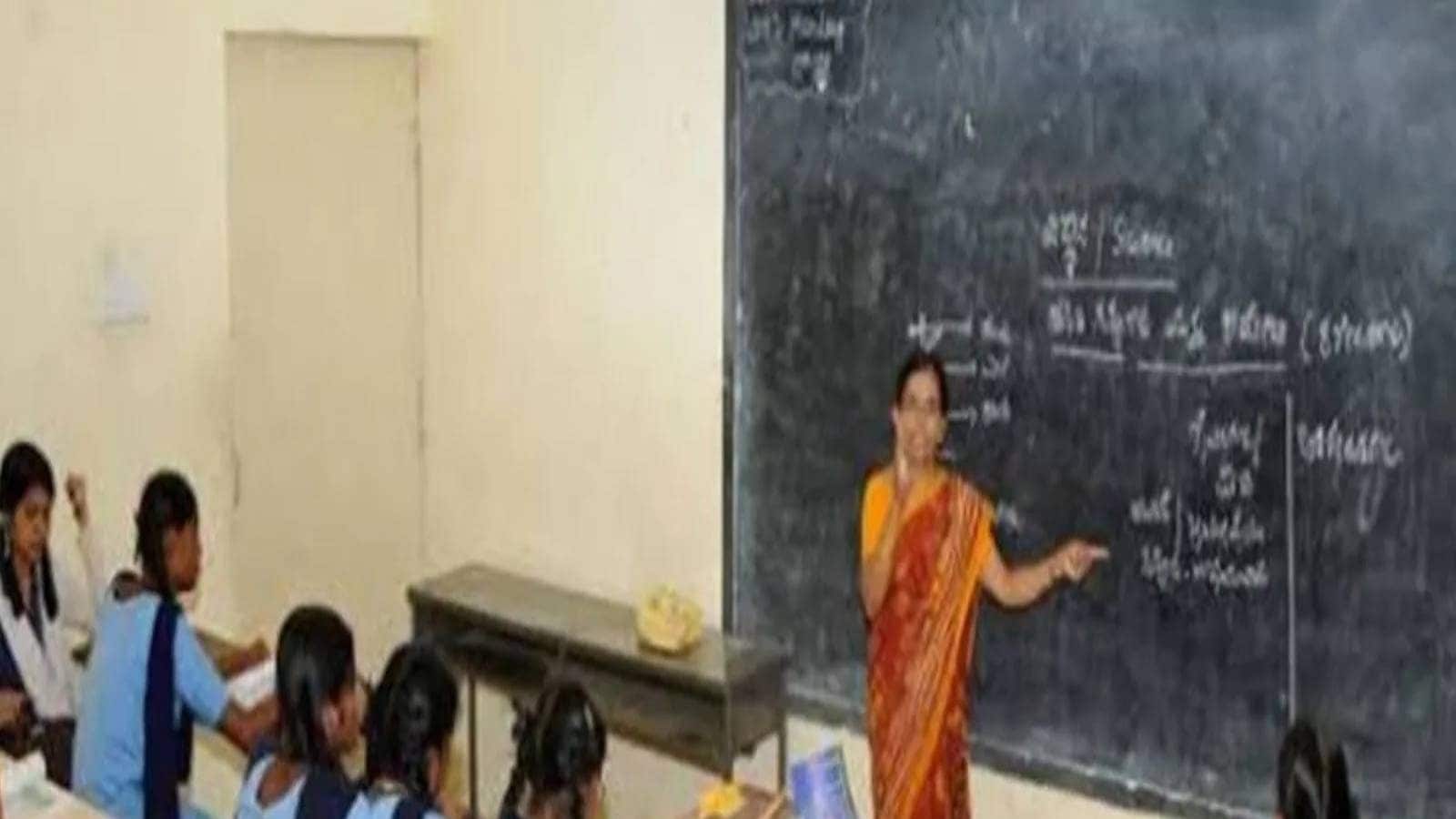 தற்காலிக ஆசிரியர்களை தேர்வு செய்ய வேண்டாம் - பள்ளிக்கல்வித்துறை உத்தரவு