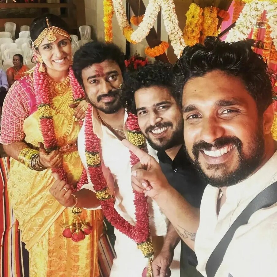  தனிப்பட்ட வாழ்க்கையைப் பொறுத்தவரை கடந்த 2018-ம் ஆண்டு மலேசியாவை சேர்ந்த கிருஷ்ணகுமாரி என்ற பெண்ணை மணந்தார் நவீன்.