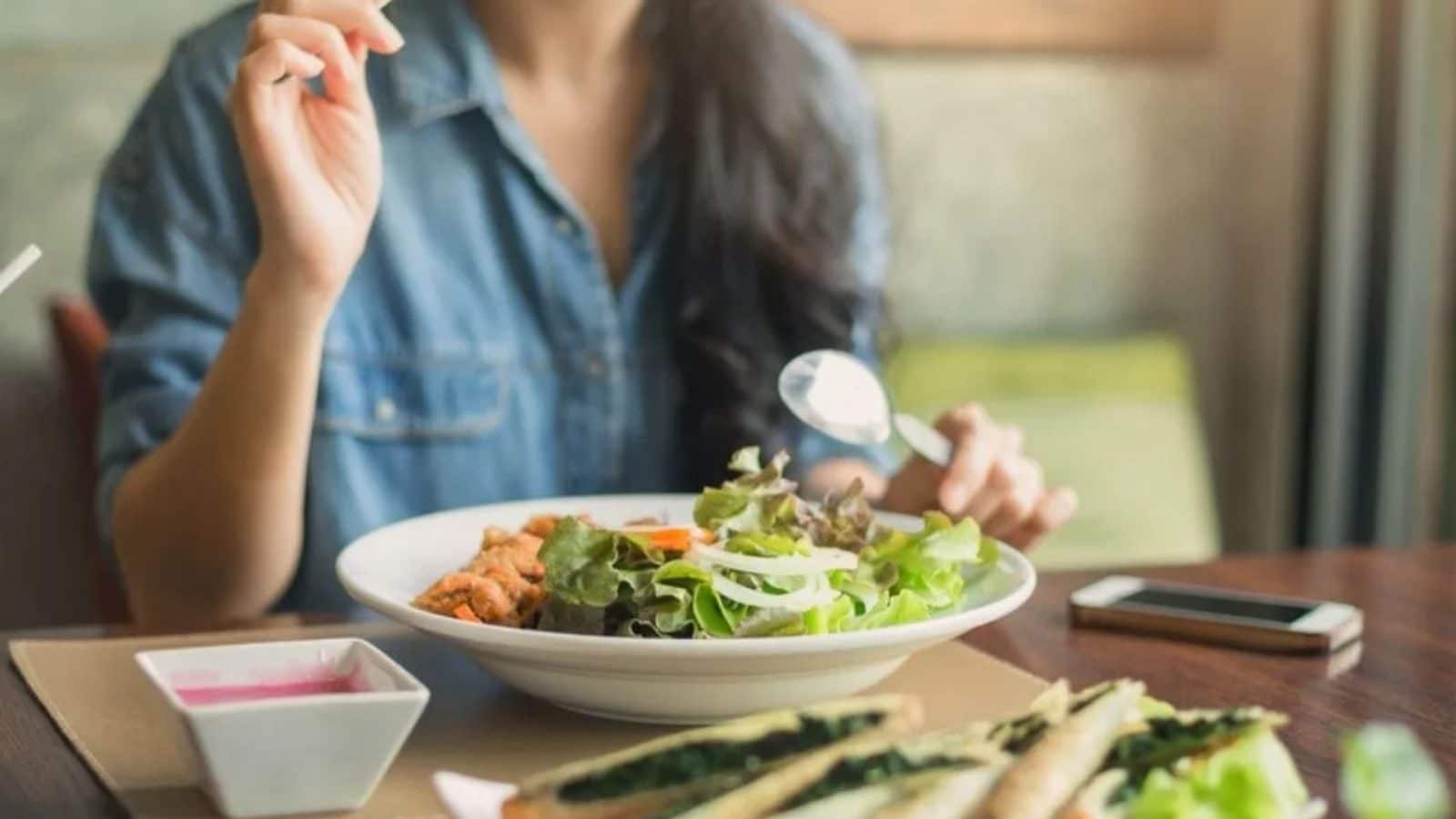 இந்த உணவு வகைகளை ஒருபோதும் ஒன்றாக சேர்த்து சாப்பிடவே கூடாதாம்... மீறினால் என்ன ஆகும்..?