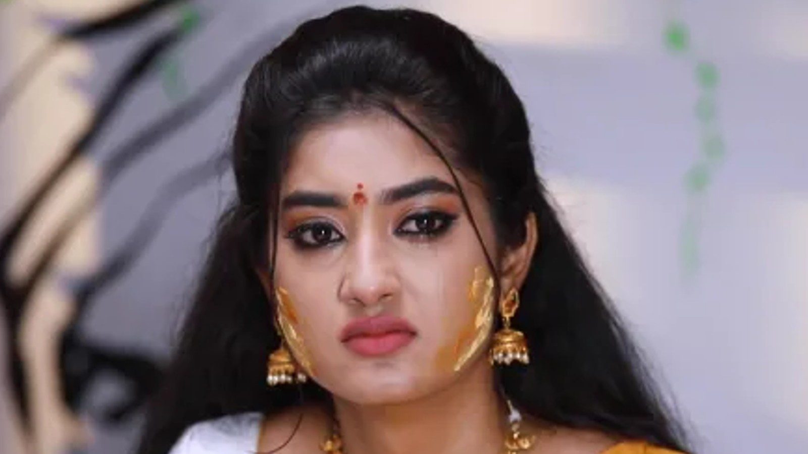 கேக் வெட்டி கொண்டாடிய  காற்றுக்கென்ன வேலி சூர்யா - வெண்ணிலா!  எதற்காக தெரியுமா?