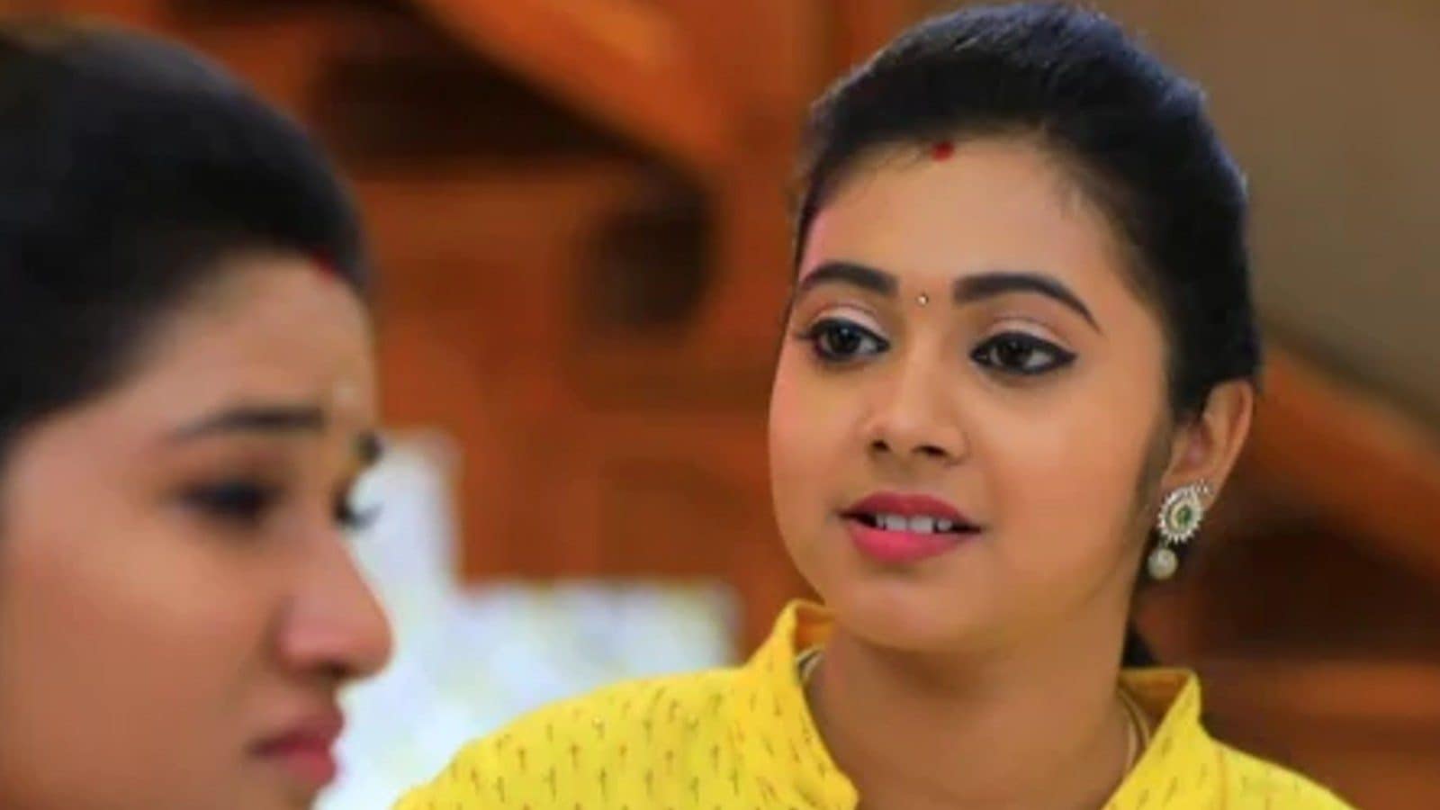 சத்யாவுடன் சேர துடிக்கும் வருண்.. வில்லியாக மாறி பிரிக்கும் ஸ்ருதி!