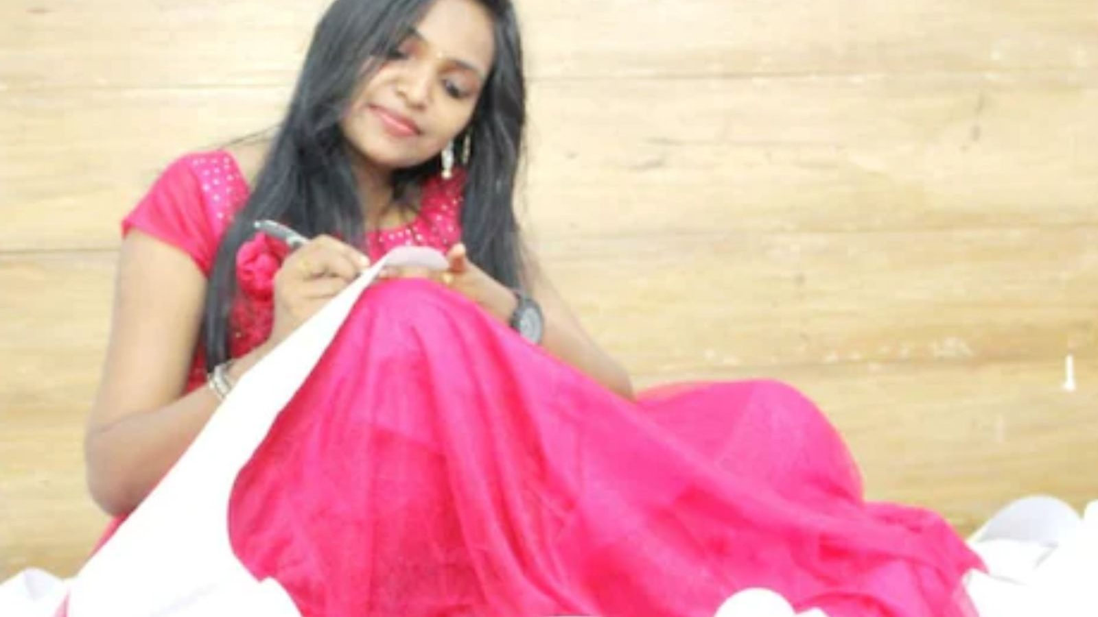 தம்பியின் கோபத்தை போக்க 434 மீட்டர் நீளத்துக்கு கடிதம் எழுதிய அக்கா