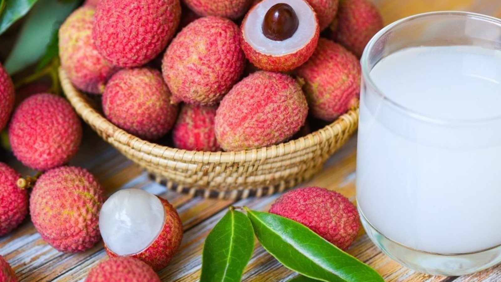 கோடை காலத்தில் லிச்சி பழத்தை ஏன் அதிகம் சாப்பிடணும் தெரியுமா?  முக்கியமான 5 காரணங்கள் இதோ..!