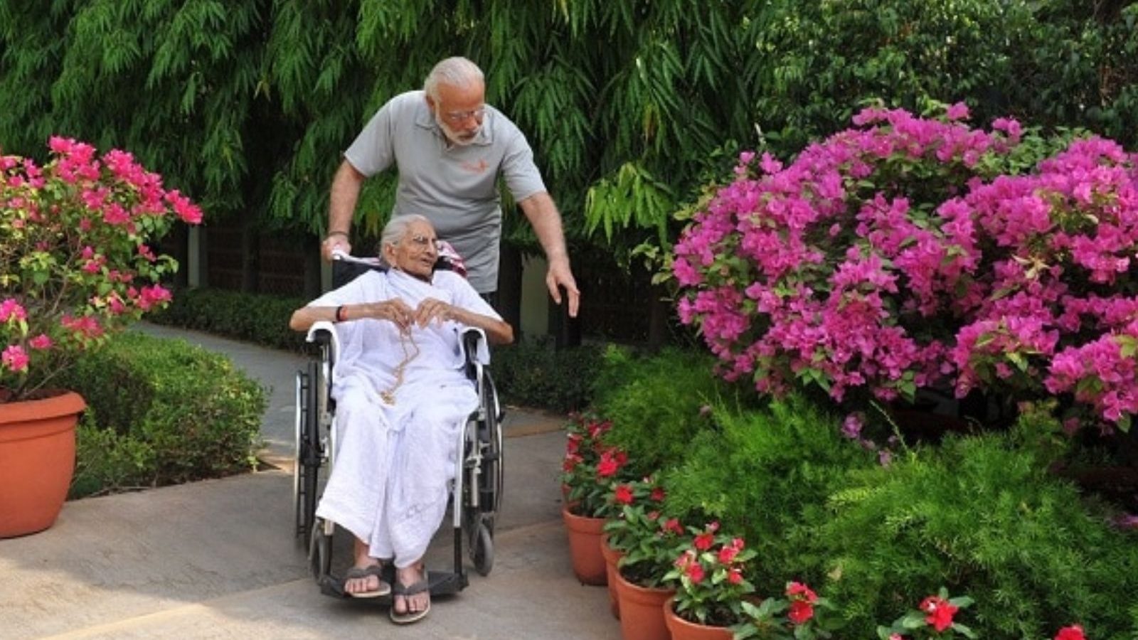 அம்மாவுக்கு இணையான சொல் இல்லை.. தாய் பிறந்தநாளில் மோடி நெகிழ்ச்சி