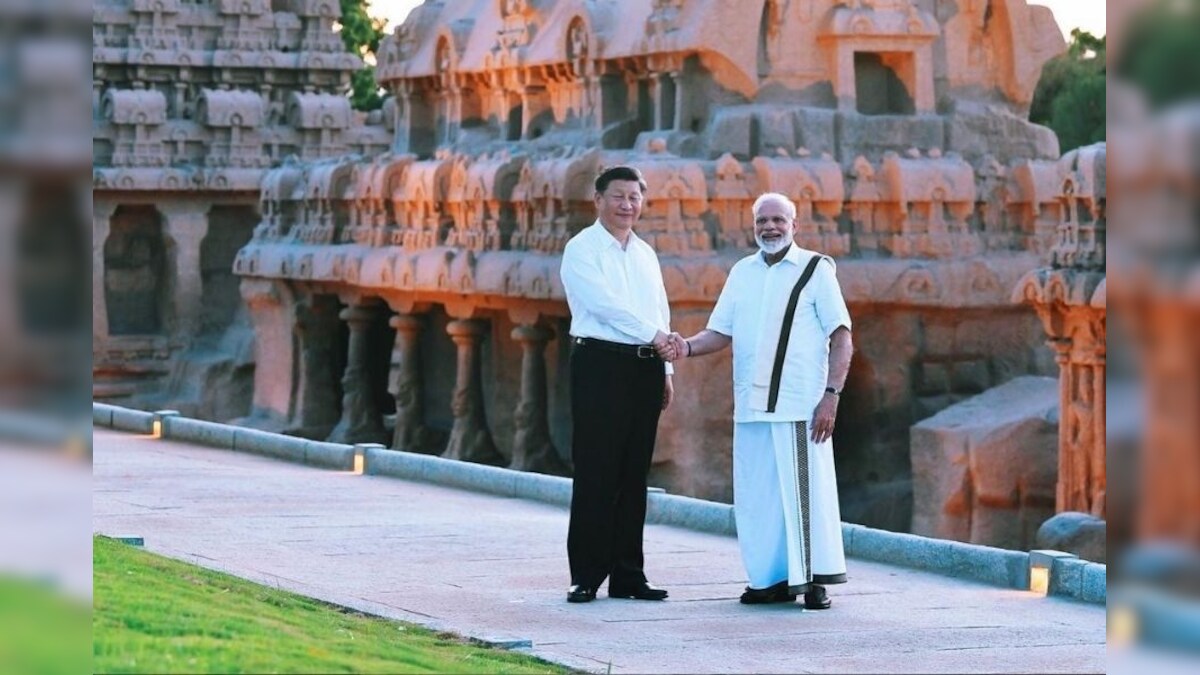 விதவிதமான பாரம்பரிய உடைகளில் பிரதமர் நரேந்திர மோடி