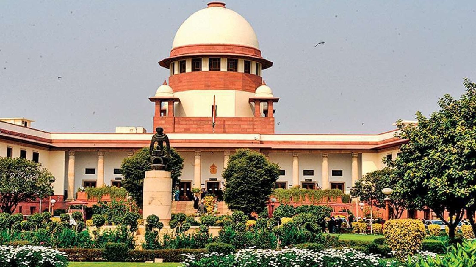 உச்சநீதிமன்றத்தில் வேலை.. நல்ல சம்பளம் - டிகிரி படித்தவர்கள் விண்ணப்பிக்கலாம்