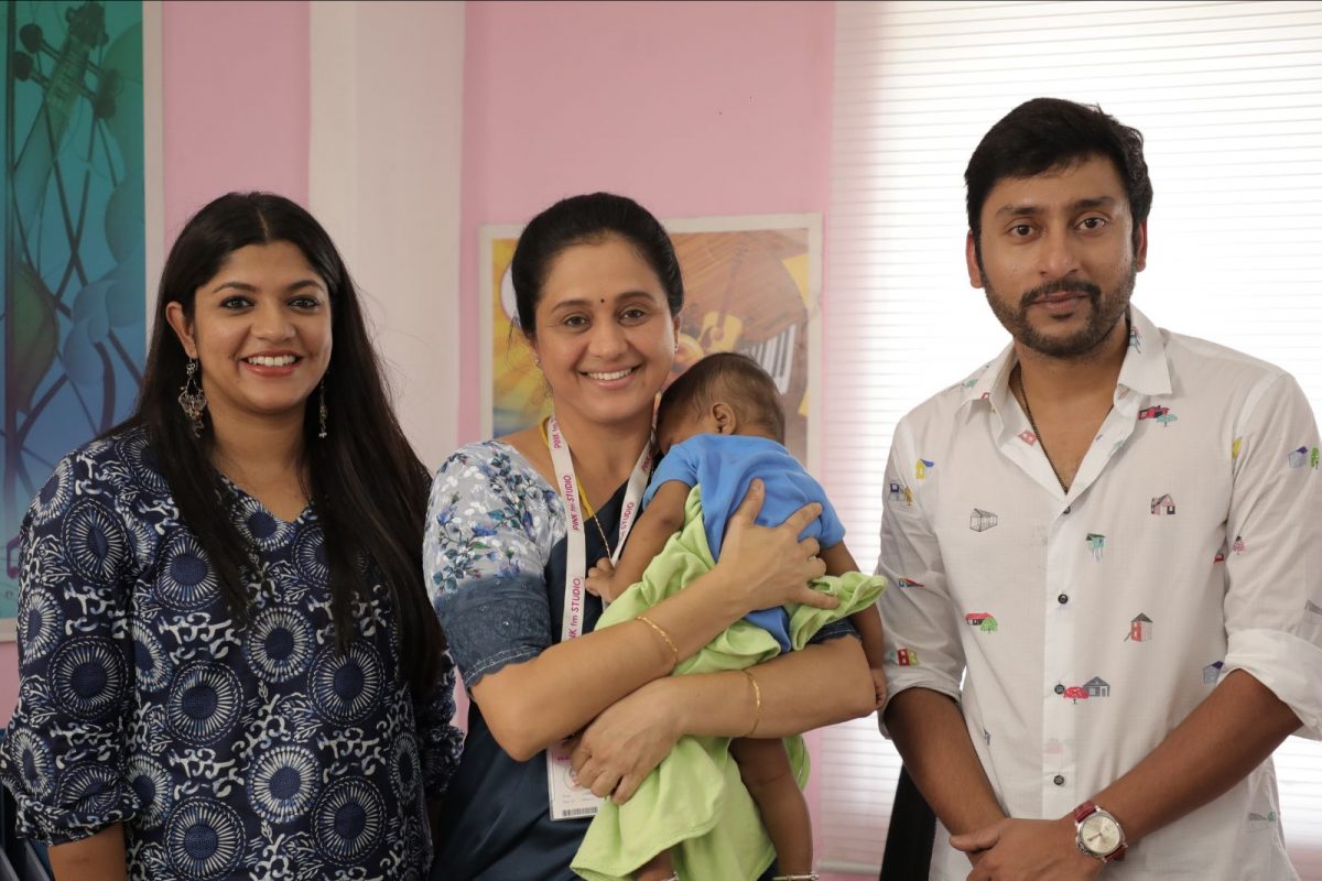 படத்தின் ப்ரமோஷனுக்காக சீரியலில் நடிக்கும் வீட்ல விசேஷங்க படக்குழு