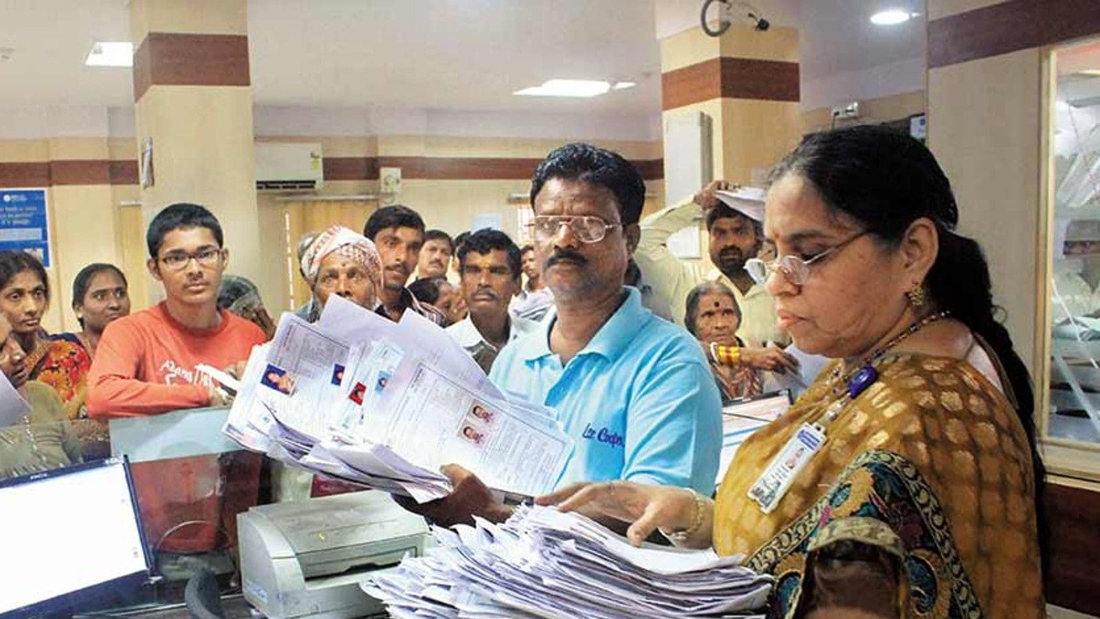 FIXED DEPOSIT : அந்த டாப் வங்கிகள் தரும் வட்டி பற்றி தெரிஞ்சிக்க  வேண்டாமா?