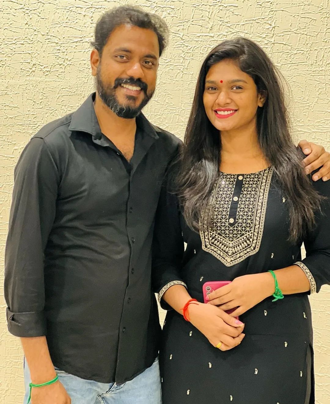nakshatra husband serial actress nakshatra instagram photo with his husband vishwa valli thirumanam nadigai nakshatra