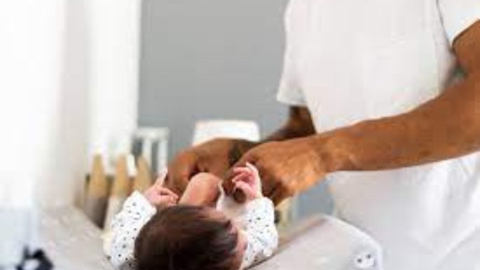 பொதுவெளியில் குழந்தைக்கு டயப்பர் மாற்ற சிரமப்படும் ஆண்களுக்கு நற்செய்தி... என்ன தெரியுமா?