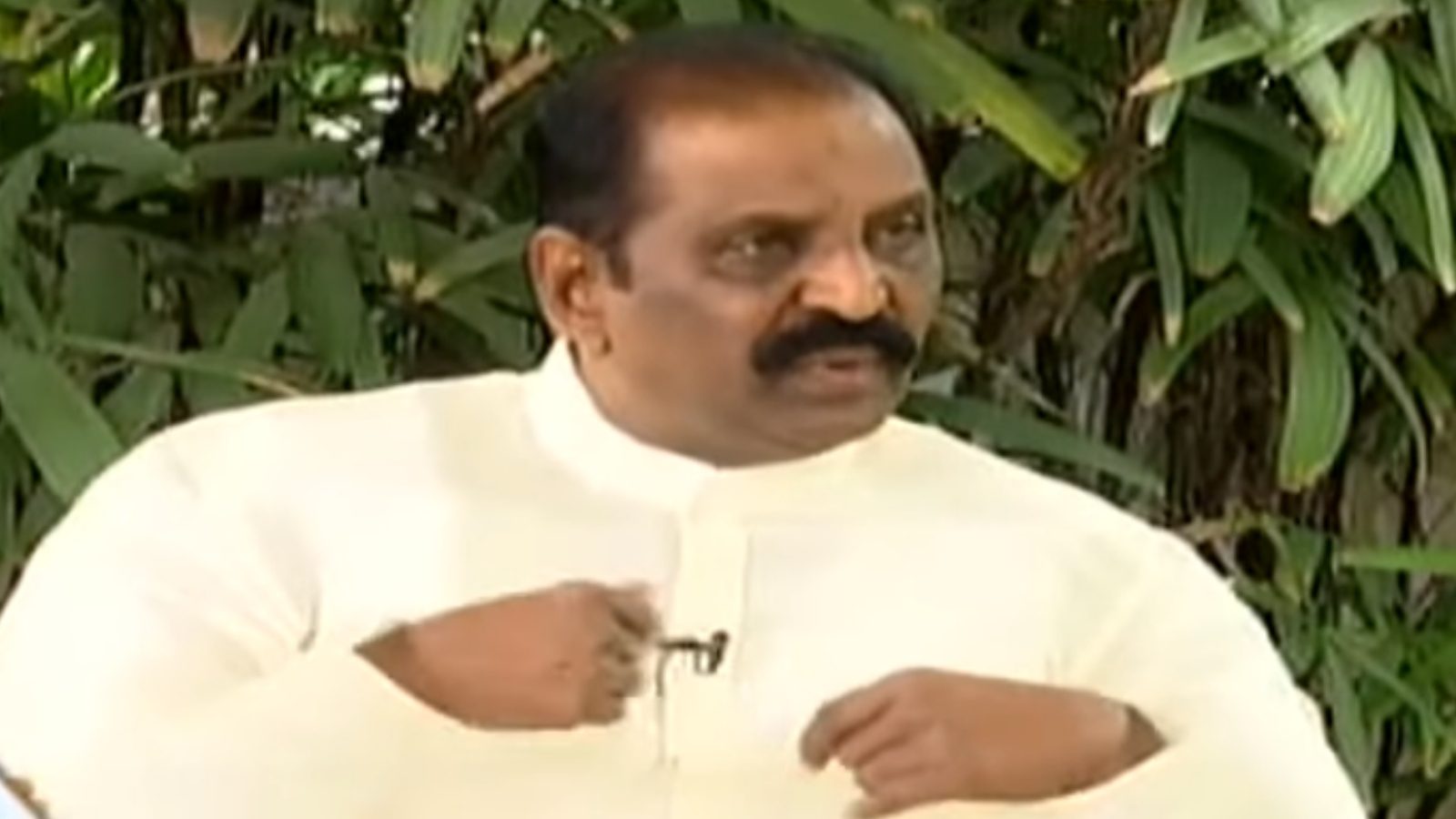 ஜி.பி.பிரகாஷுக்கு பாட்டெழுதிய வீடியோவை பகிர்ந்த வைரமுத்து!