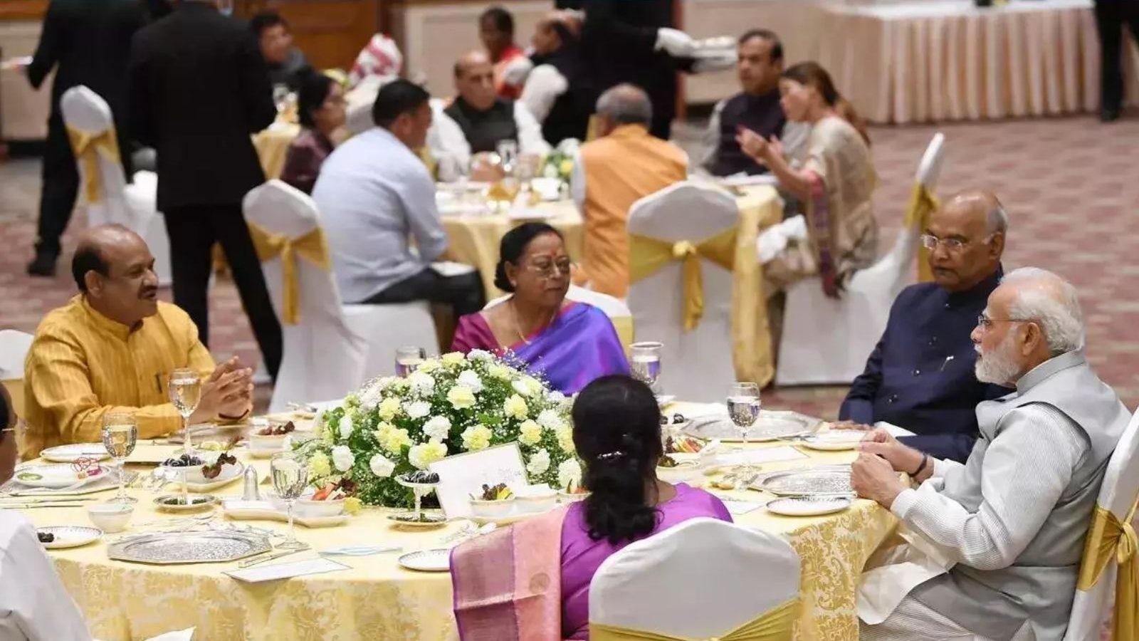 குடியரசுத் தலைவர் ராம்நாத் கோவிந்த்திற்கு பிரிவு உபசார விழா நடத்திய பிரதமர் மோடி.. பழங்குடியினத்தவருக்கு சிறப்பு அழைப்பு