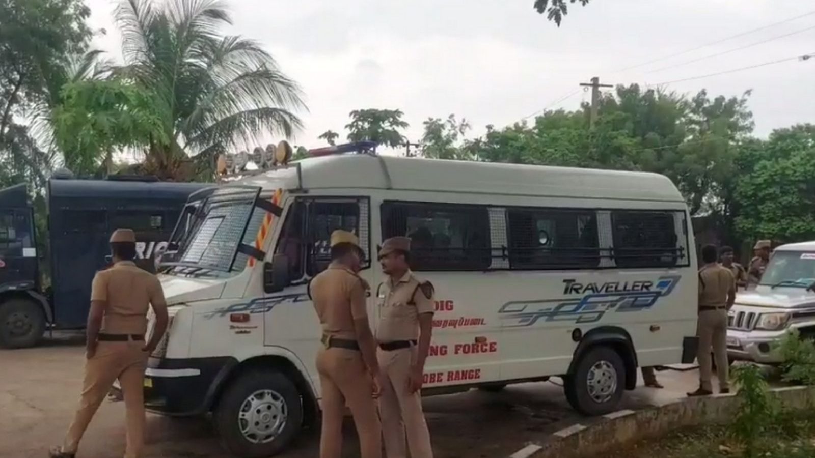 திருவள்ளூர் மாணவியின் பிரேத பரிசோதனை நிறைவு.. சொந்த ஊரில் போலீஸ் குவிப்பு