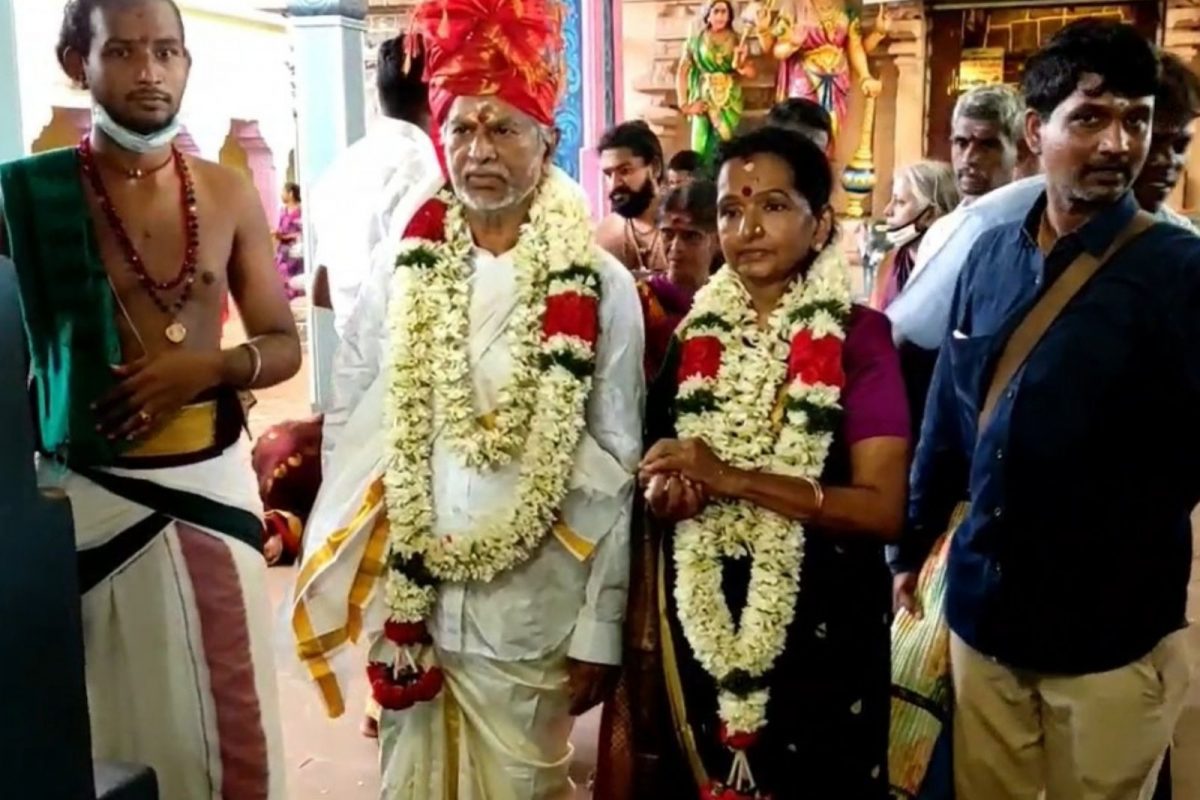 நடிகர் விஜய் பெயரில் சிறப்பு பூஜை செய்த எஸ்.ஏ. சந்திரசேகர்..