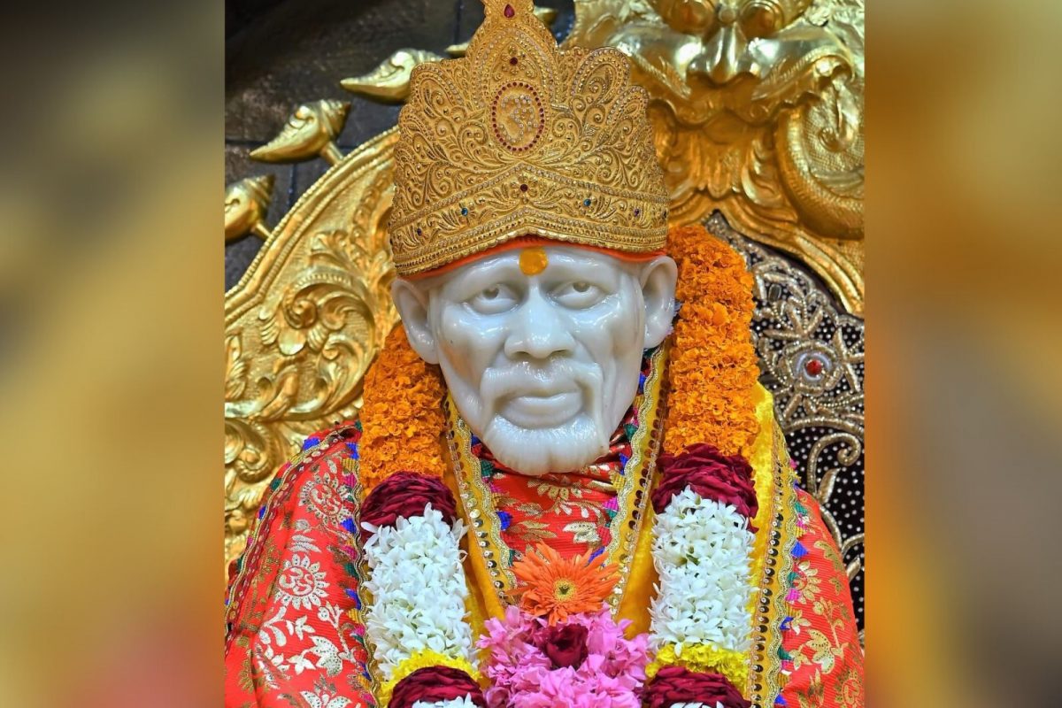 'ஷீரடி சாய்பாபாவிற்கு வைரம் பதித்த தங்க கிரீடம்'