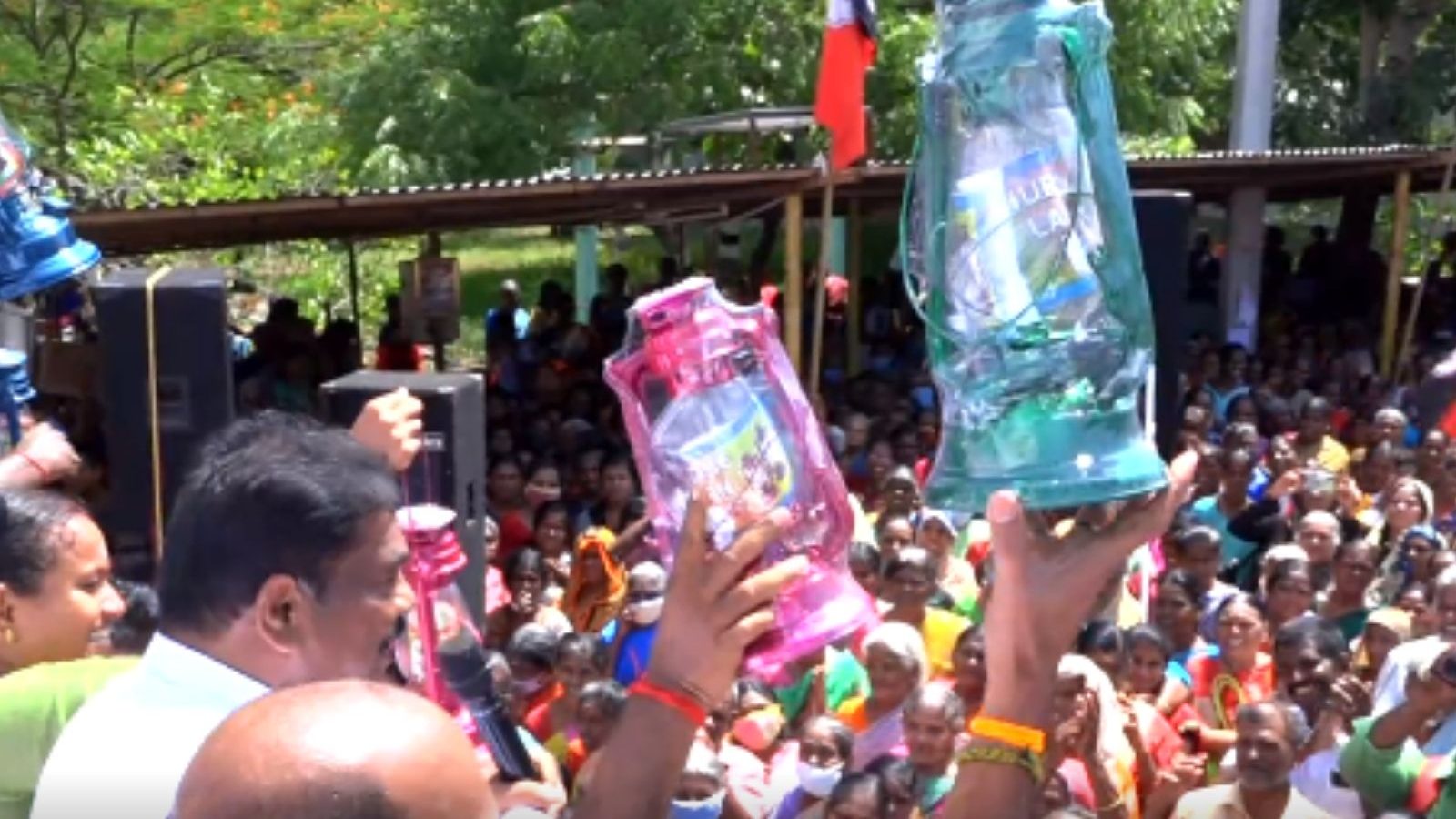 மின்கட்டண உயர்வு.. அரிக்கேன் விளக்கு ஏந்தி அதிமுகவினர் ஆர்ப்பாட்டம்