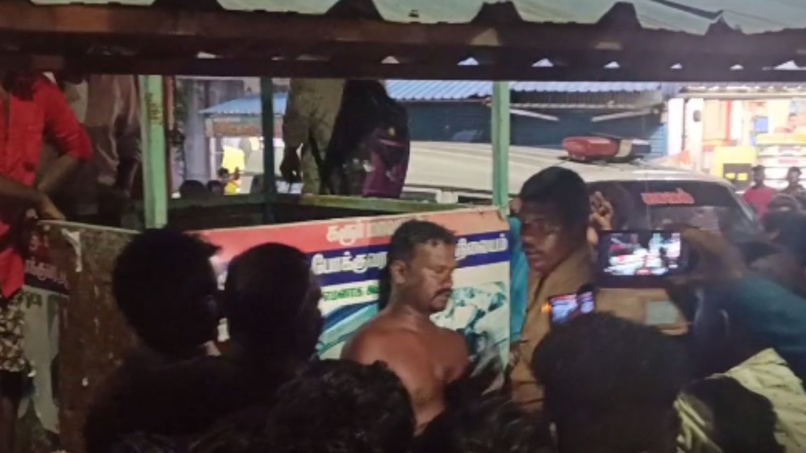 வாய்க்காலுக்குள் பெண்ணை இழுத்திச்சென்று தவறாக நடக்க முயன்ற இளைஞர்- தர்ம அடி கொடுத்த பொதுமக்கள்