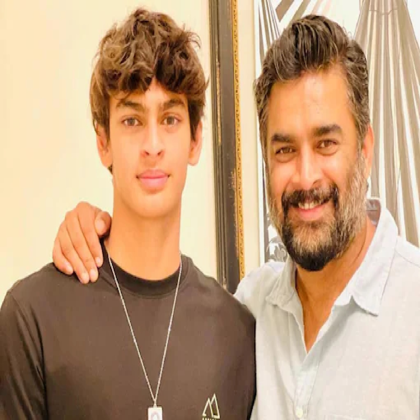 நீச்சலில் தேசிய சாதனை படைத்த நடிகர் மாதவனின் மகன் வேதாந்த்