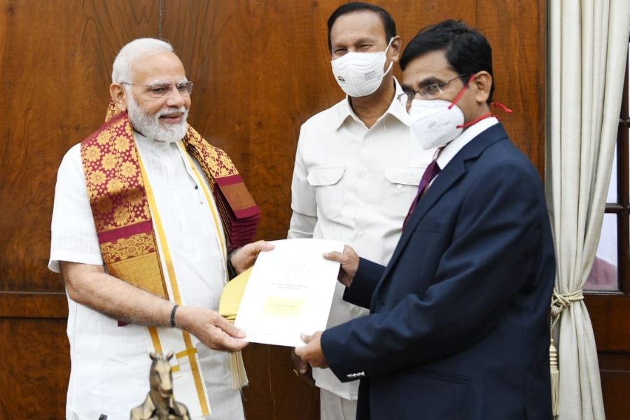  44வது சர்வதேச செஸ் ஒலிம்பியாட் (Chess Olympiad)  போட்டி சென்னை அடுத்துள்ள மாமல்லபுரத்தில் வரும் 28ம் தேதி தொடங்கி நடைபெறவுள்ளது. இதில், 200 நாடுகளைச் சேர்ந்த 2000 சதுரங்க விளையாட்டு வீரர்கள் பங்கேற்கவுள்ளனர். செஸ் ஒலிம்பியாட் போட்டிக்கான  டிக்கெட் விற்பனை கடந்த 12ம் தேதி தொடங்கி நடைபெற்று வருகிறது.