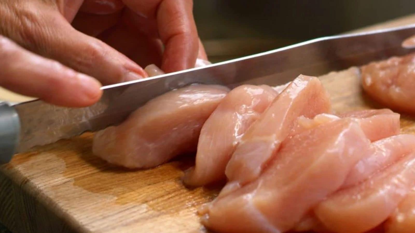 நீங்கள் சமைக்கும் சிக்கனை டெண்டர் மற்றும் ஜூசியாக மாற்றுவது எப்படி..?