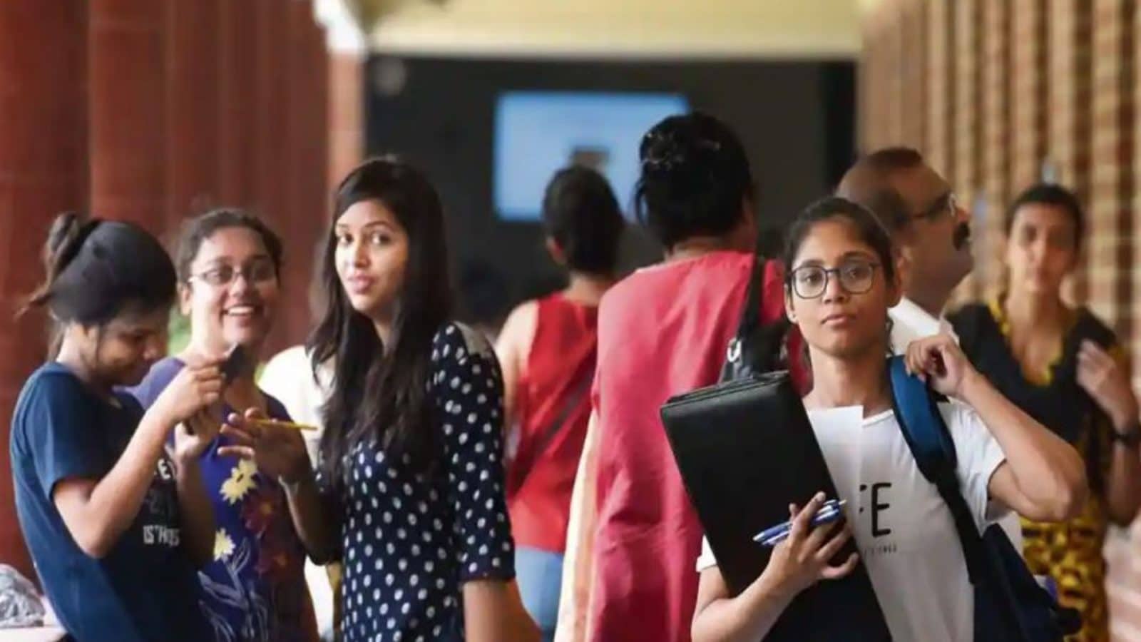 கலை/அறிவியில் படிப்புகளில் 4 லட்சத்துக்கும் அதிகமானோர் ஆர்வம்: விண்ணப்பிக்க இன்றே கடைசி நாள்