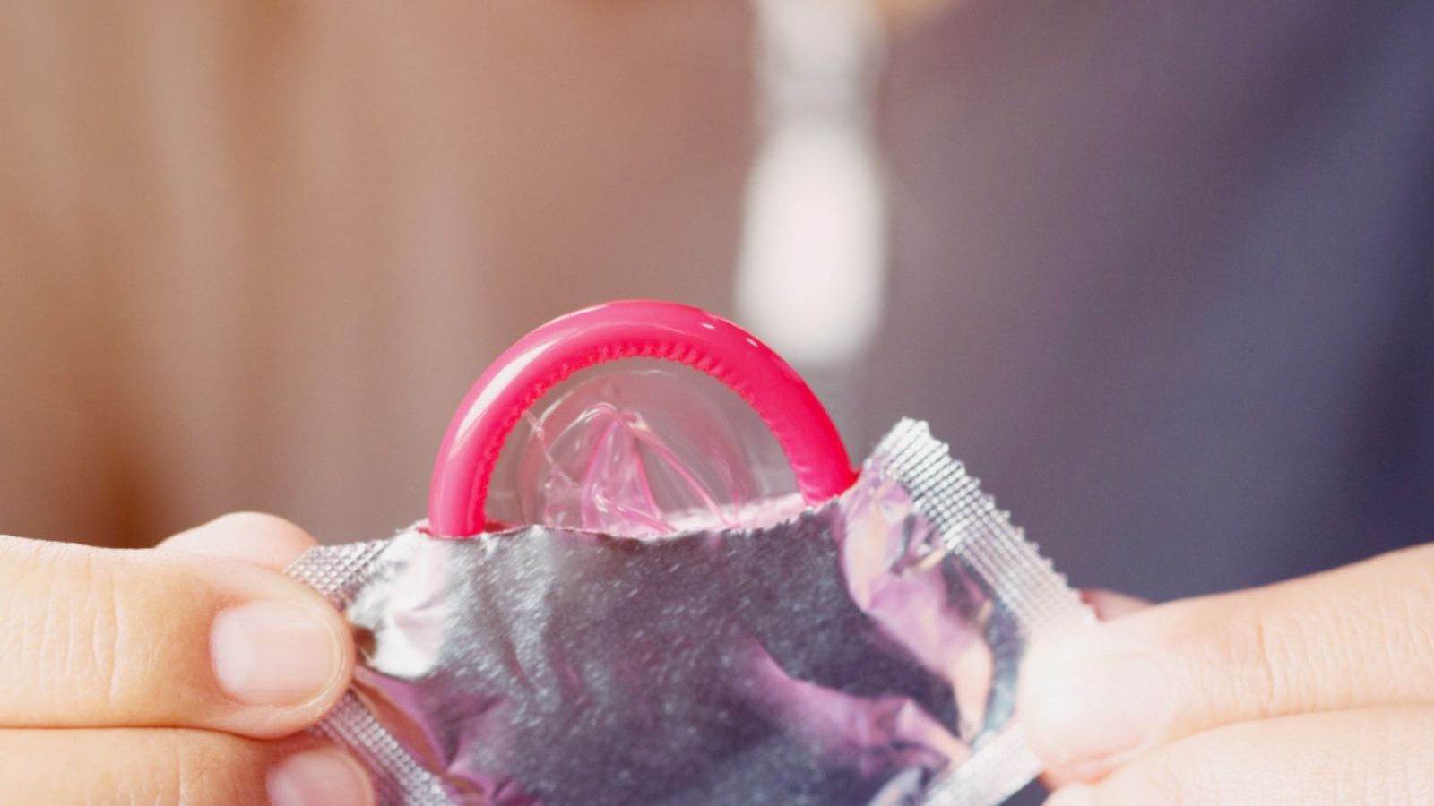 பெண்ணை ஏமாற்றி ஆணுறை பயன்படுத்தாமல் உடல் உறவு.. பாலியல் குற்றமாக அறிவித்த நீதிமன்றம்