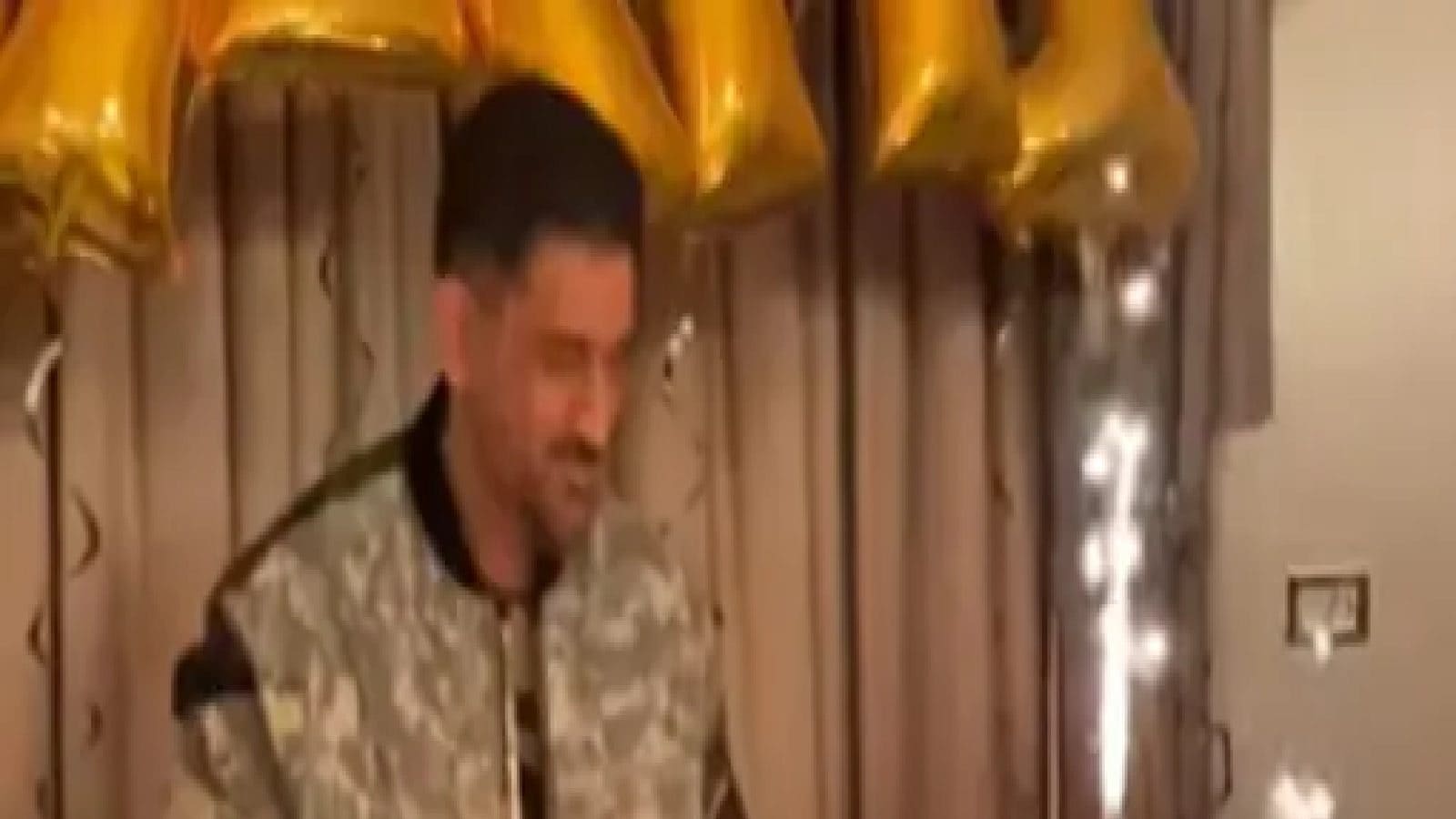 தோனியின் பிறந்த நாள் கொண்டாட்டத்தில் ரிஷப் பண்ட் - வீடியோ