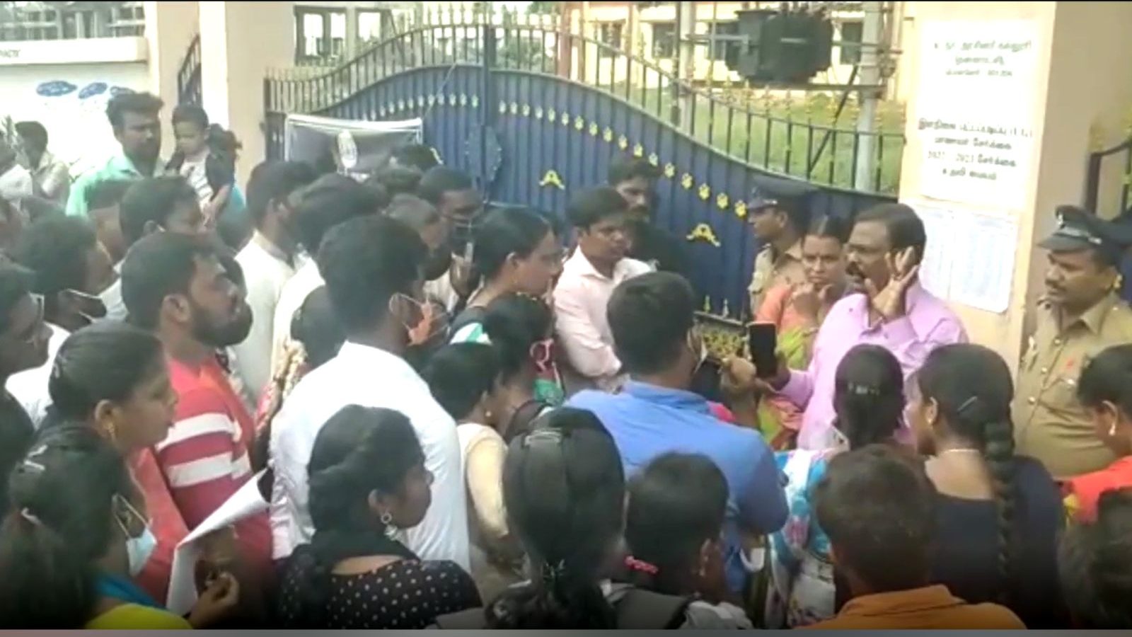 TNPSC Group 4 தேர்வு... லேட்டா வந்தவர்களுக்கு அனுமதி மறுப்பு..