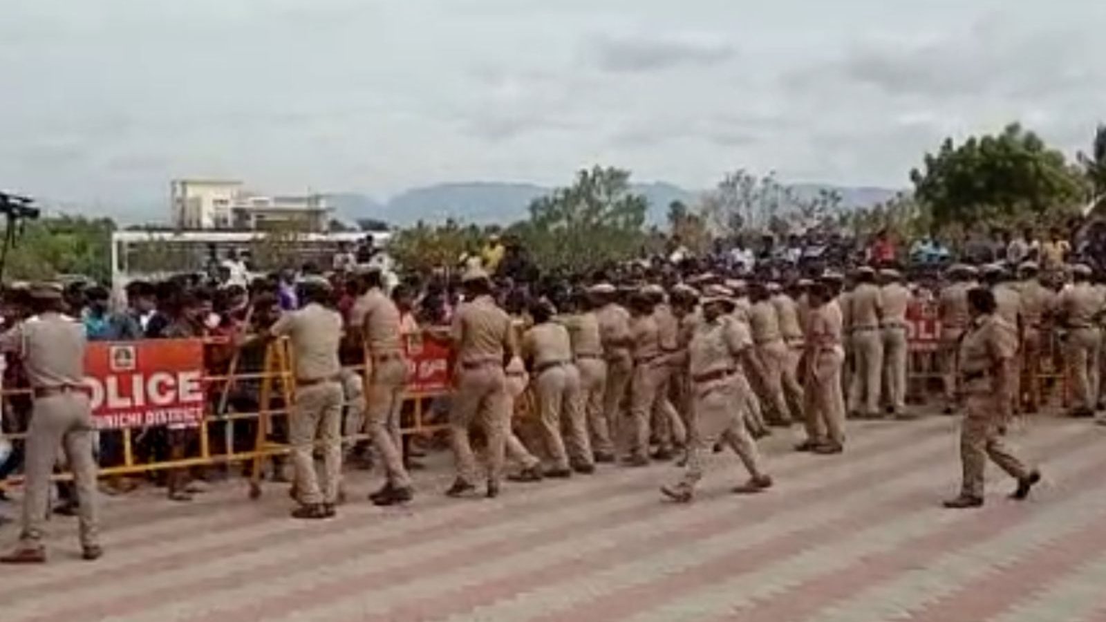 கள்ளக்குறிச்சி மாணவிக்கு ஆதரவான போராட்டத்தில் கலவரம்... வெளி மாவட்டங்களில் இருந்து போலீஸ் விரைகிறது