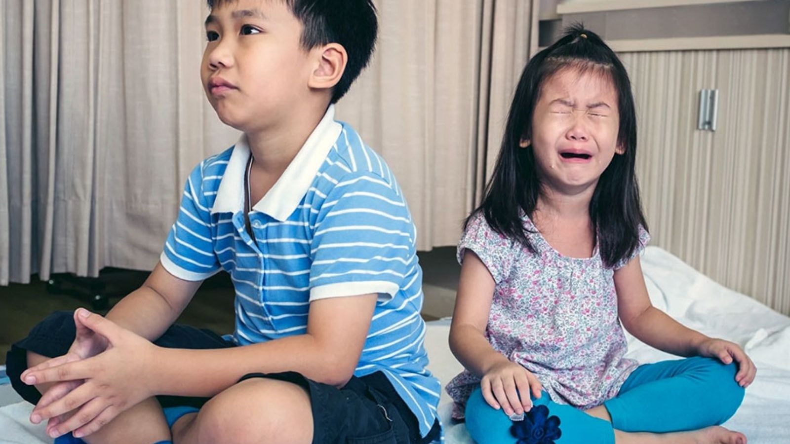 குழந்தைகளுக்குள் அடிக்கடி சண்டை போட்டுக்கொள்கிறார்களா..? இன்னைக்கே முடிவுகட்ட இதை டிரை பண்ணுங்க...