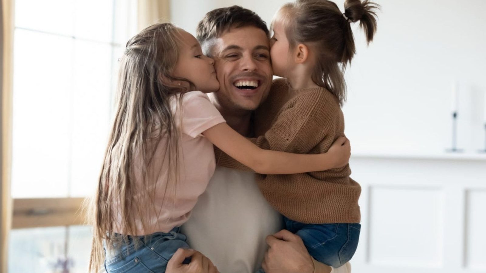 Theni | காமத்தைக் கடந்தது முத்தம்.... உலக முத்தம் தினத்தில் நாம் தெரிந்துகொள்ள வேண்டியவை