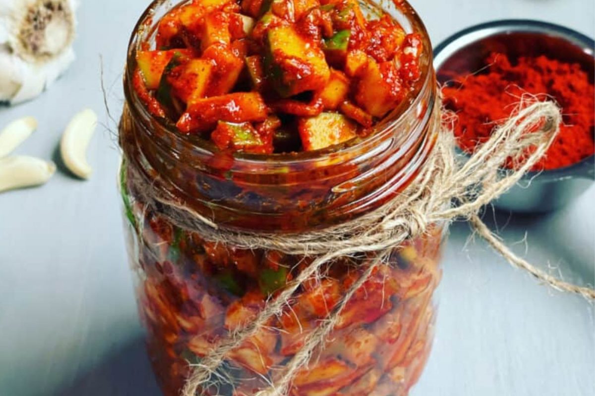 மழைக்காலத்தில் கெட்டுப்போகும் ஊறுகாய்... எப்படி சேமிக்க  வேண்டும்?