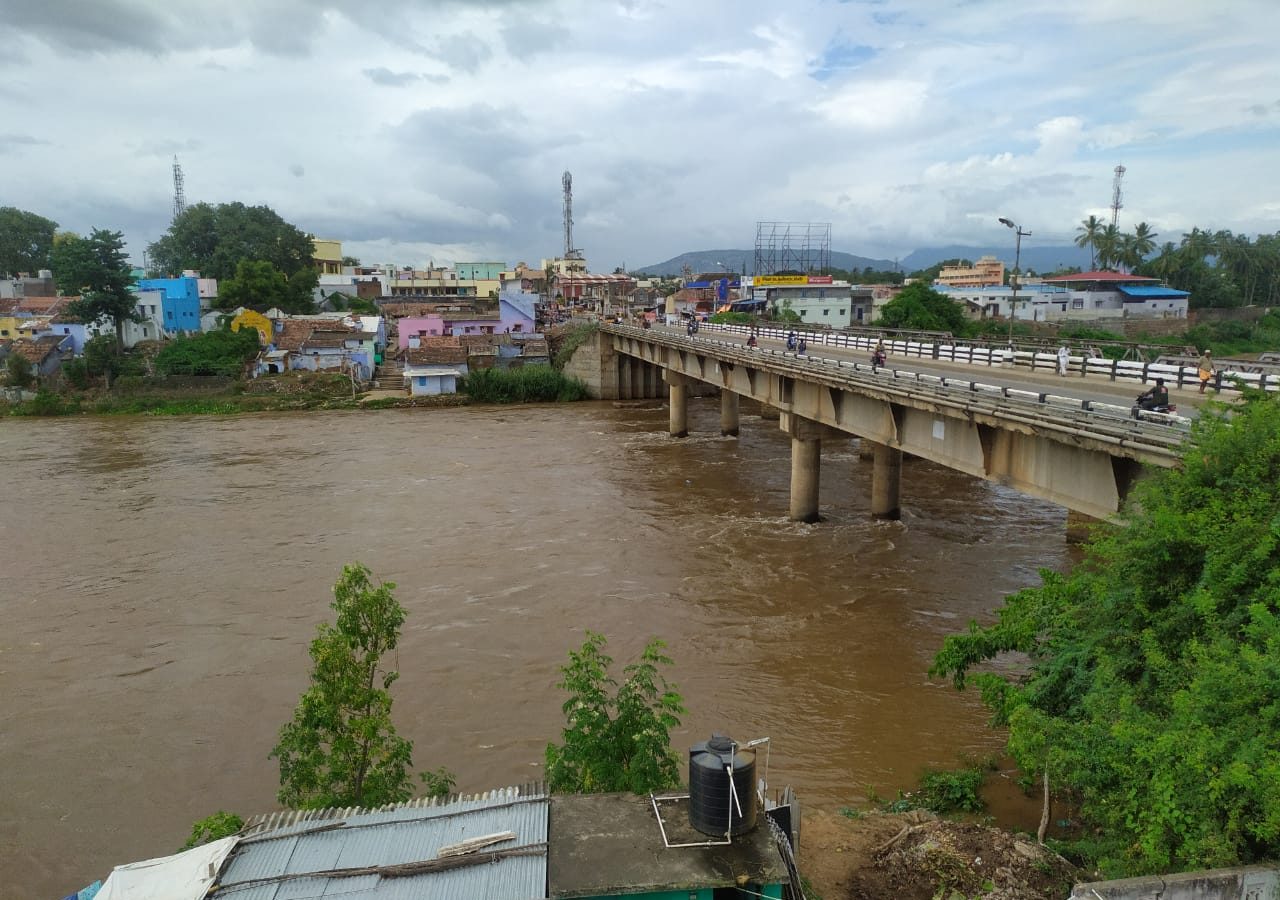   மாவட்டம், மேட்டுப்பாளையத்தில் உள்ள பில்லூர் அணையின் நீர் பிடிப்பு பகுதிகளான  மற்றும் கேரள மலைக்காடுகளில் கடந்த சில நாட்களாக பெய்து வரும் கன காரணமாக அணைக்கான நீர் வரத்து தொடர்ந்து அதிகரித்தபடி இருந்தது.