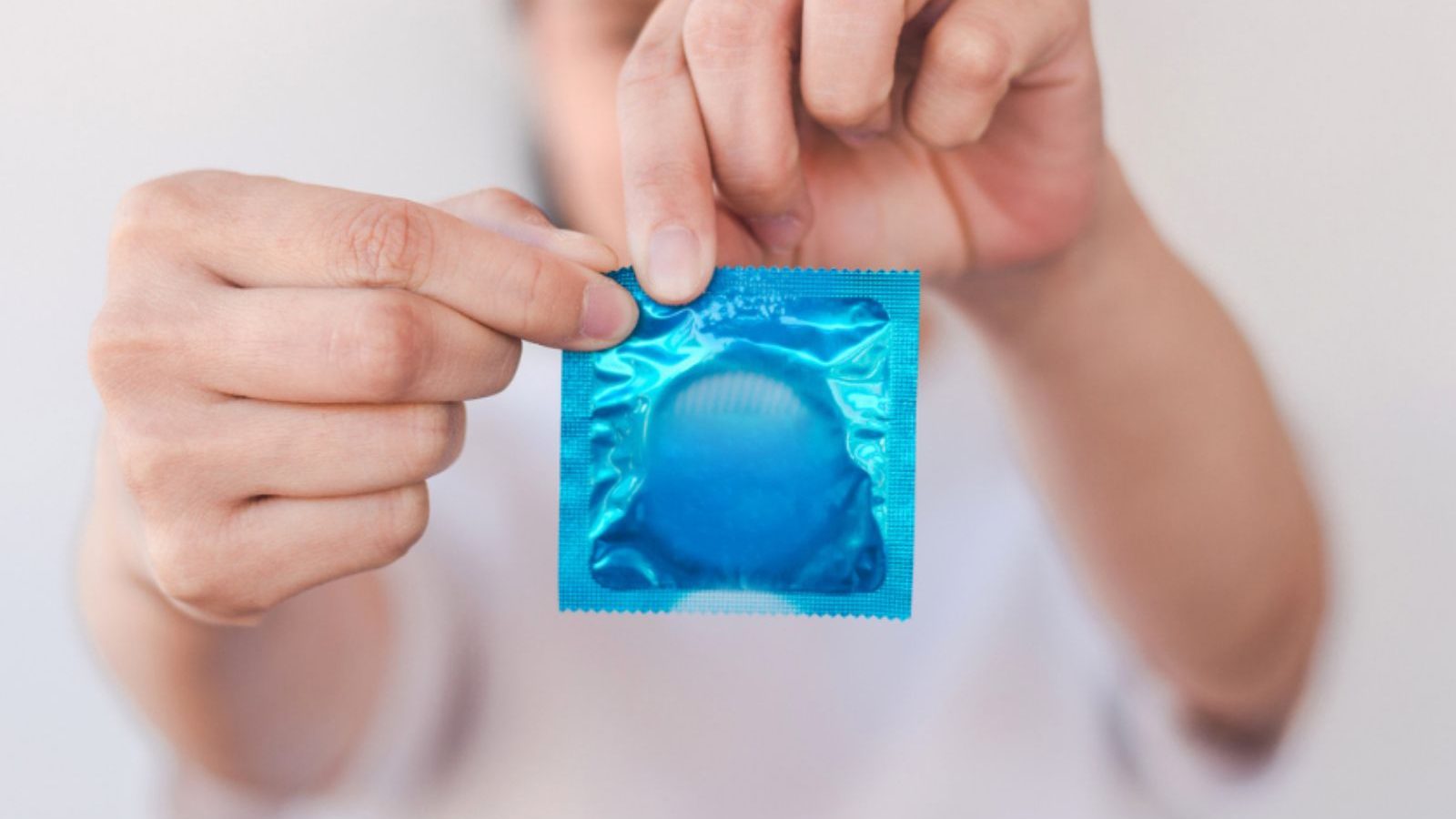 காய்கறிகளை பயன்படுத்தி ஆணுறைகள் தயாரிப்பு... புது முயற்சிக்கு அதிக வரவேற்பு...