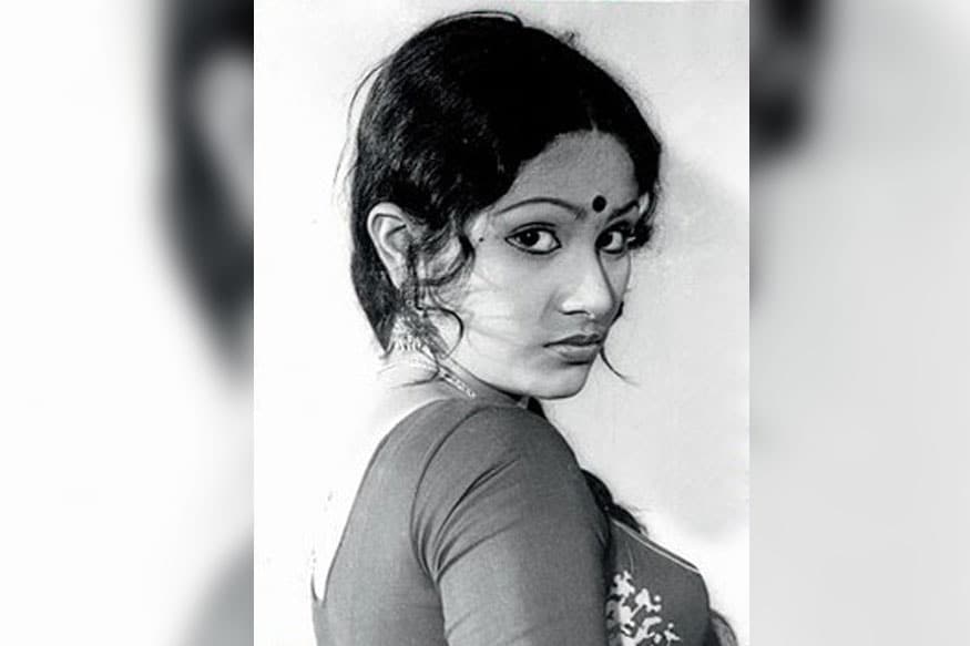  1978-ம் ஆண்டு இயக்குனர் மகேந்திரனின் திரைக்கதை, வசனம், இயக்கத்தில் வெளிவந்த முள்ளும் மலரும் படத்தில் நடிகை சோபா  நடித்துள்ளார்.